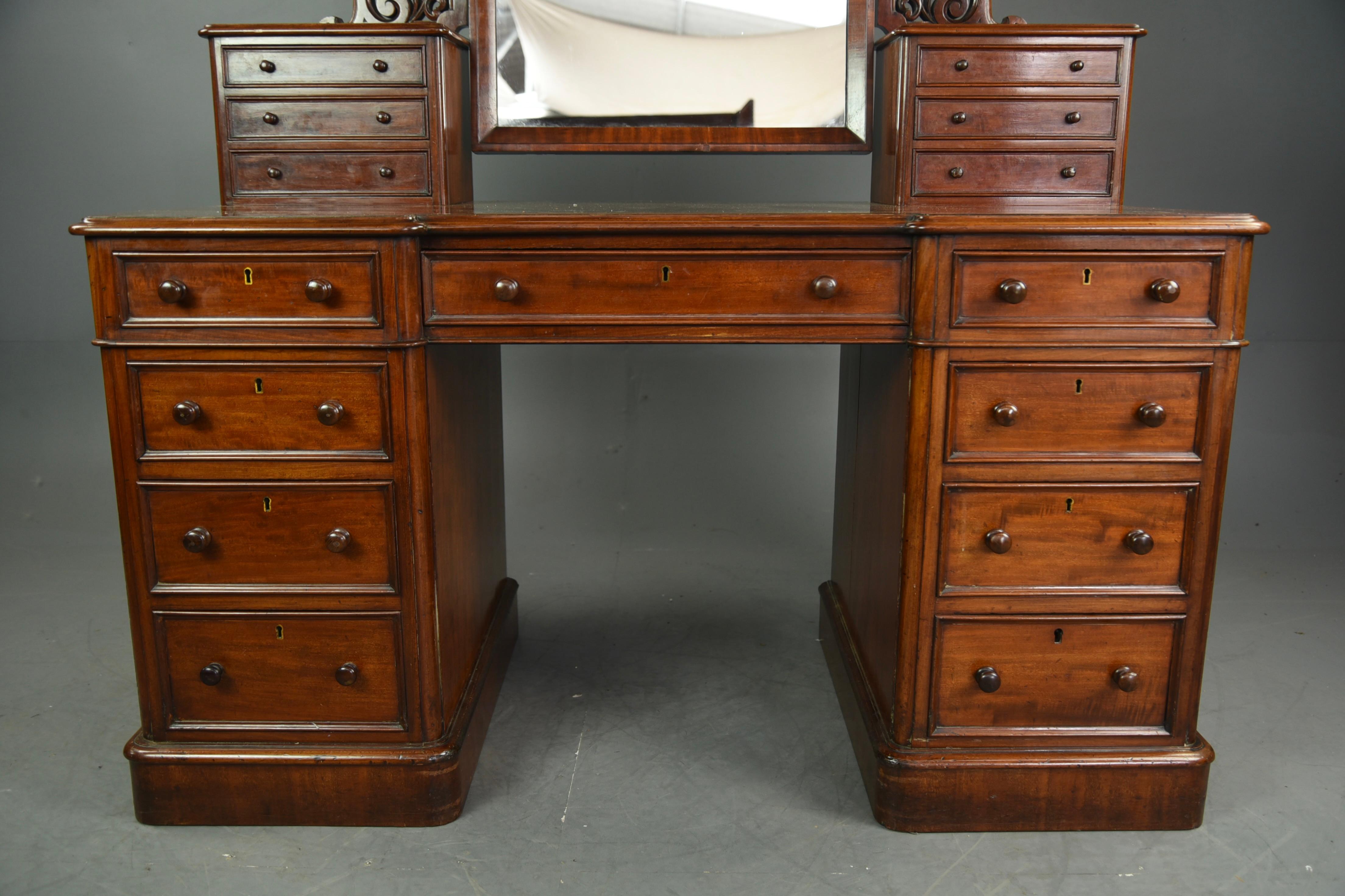 Fine quality Victorian mahogany pedestal dressing table.
The dressing table is in wonderful original condition with 9 drawers to the bottom and 6 trinket drawers to the top.
The swivel mirror is in good clean condition with no fogging giving good