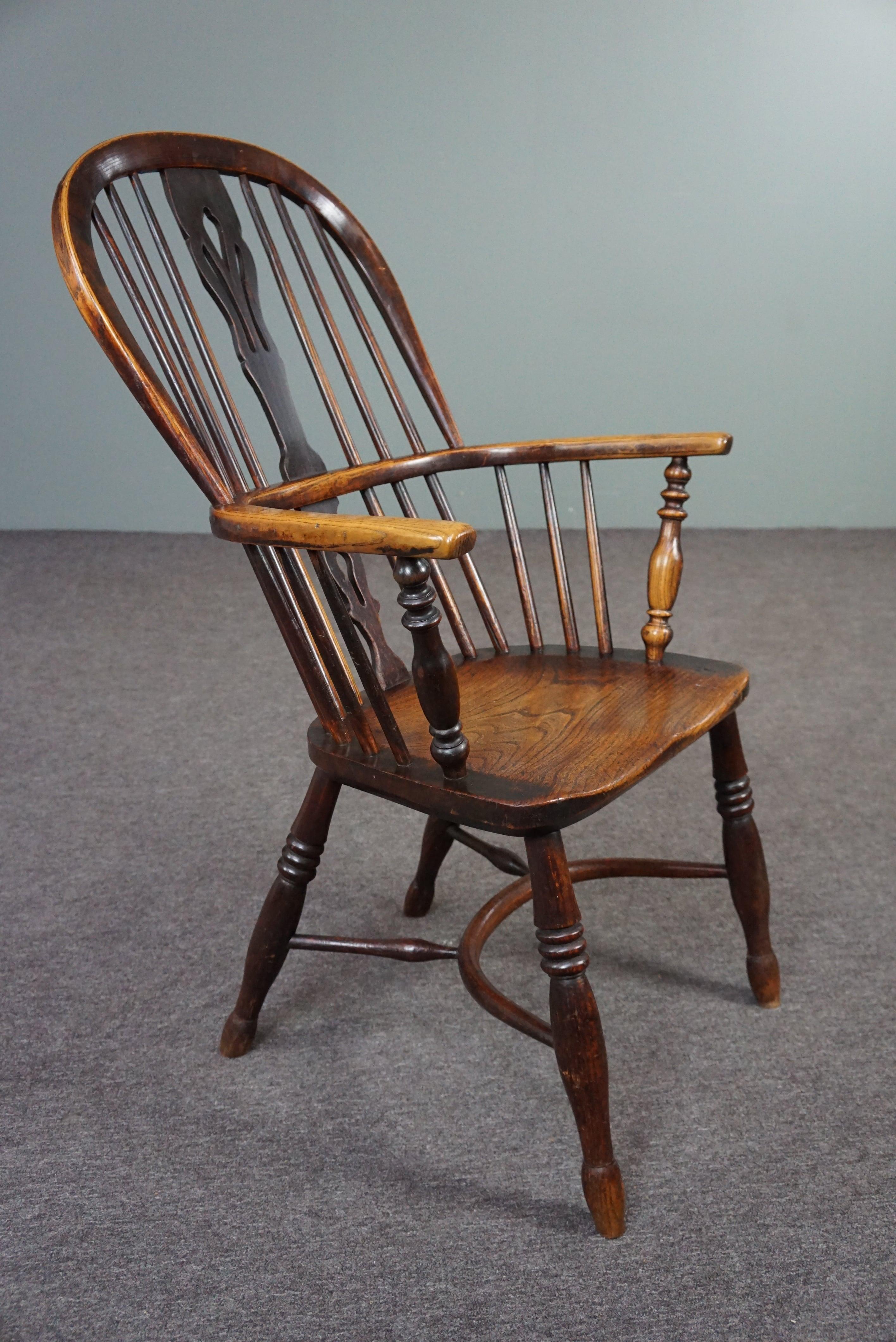 Hand-Crafted English antique Windsor armchair/chair, High Back, 18th century For Sale