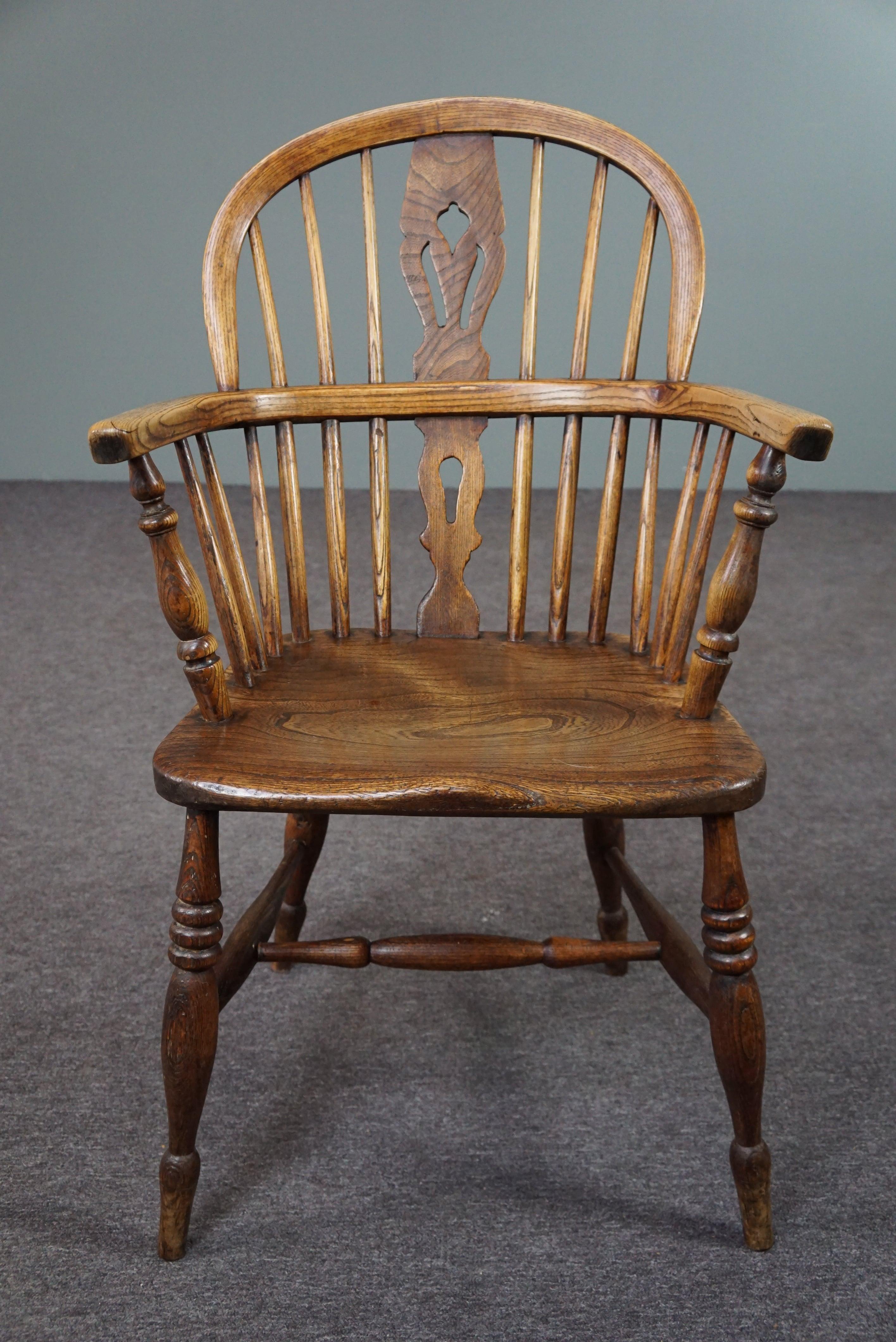 Hand-Crafted English antique Windsor armchair/chair, Low Back, 18th century For Sale