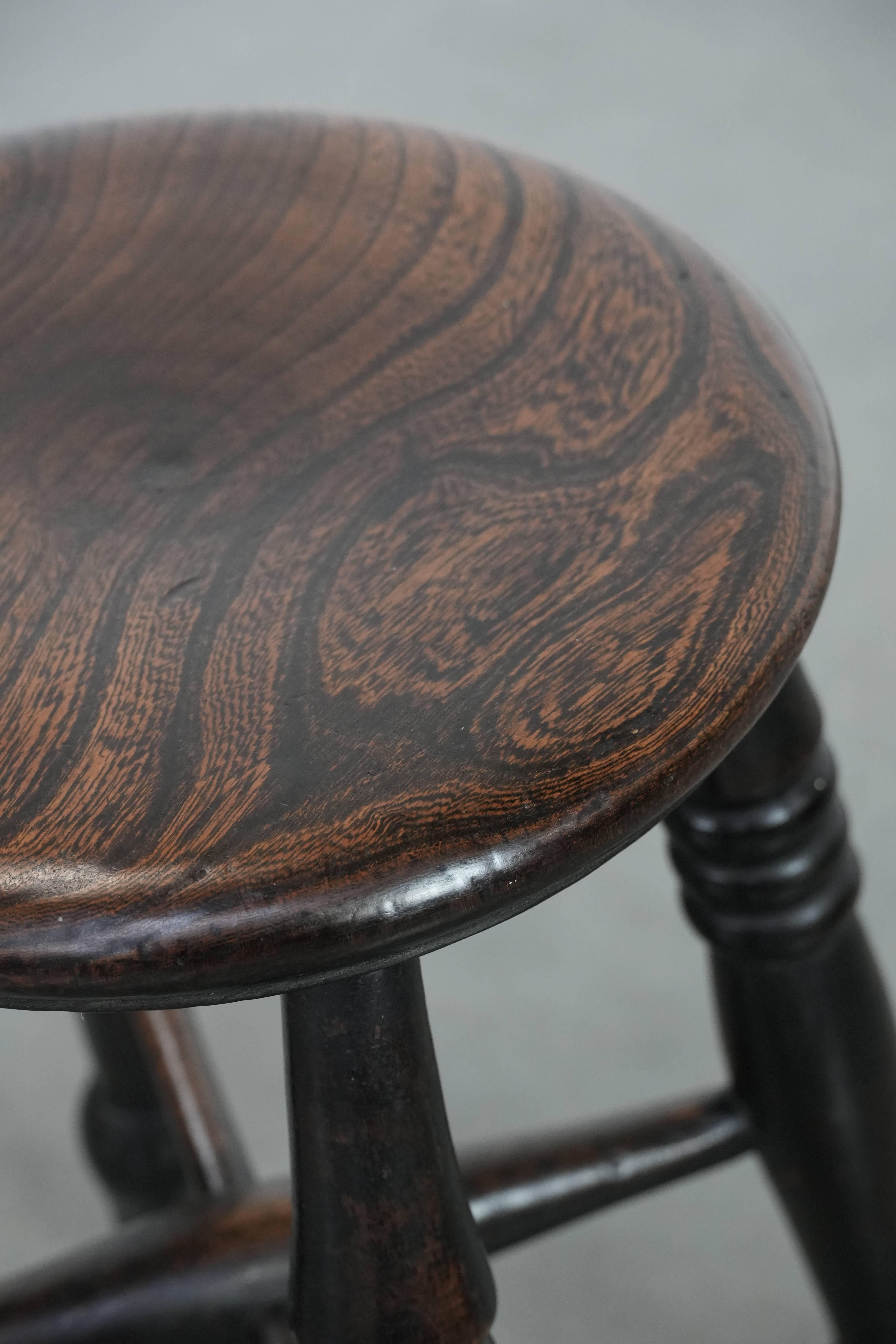 English antique Windsor stool from the 18th century with character im Angebot 4