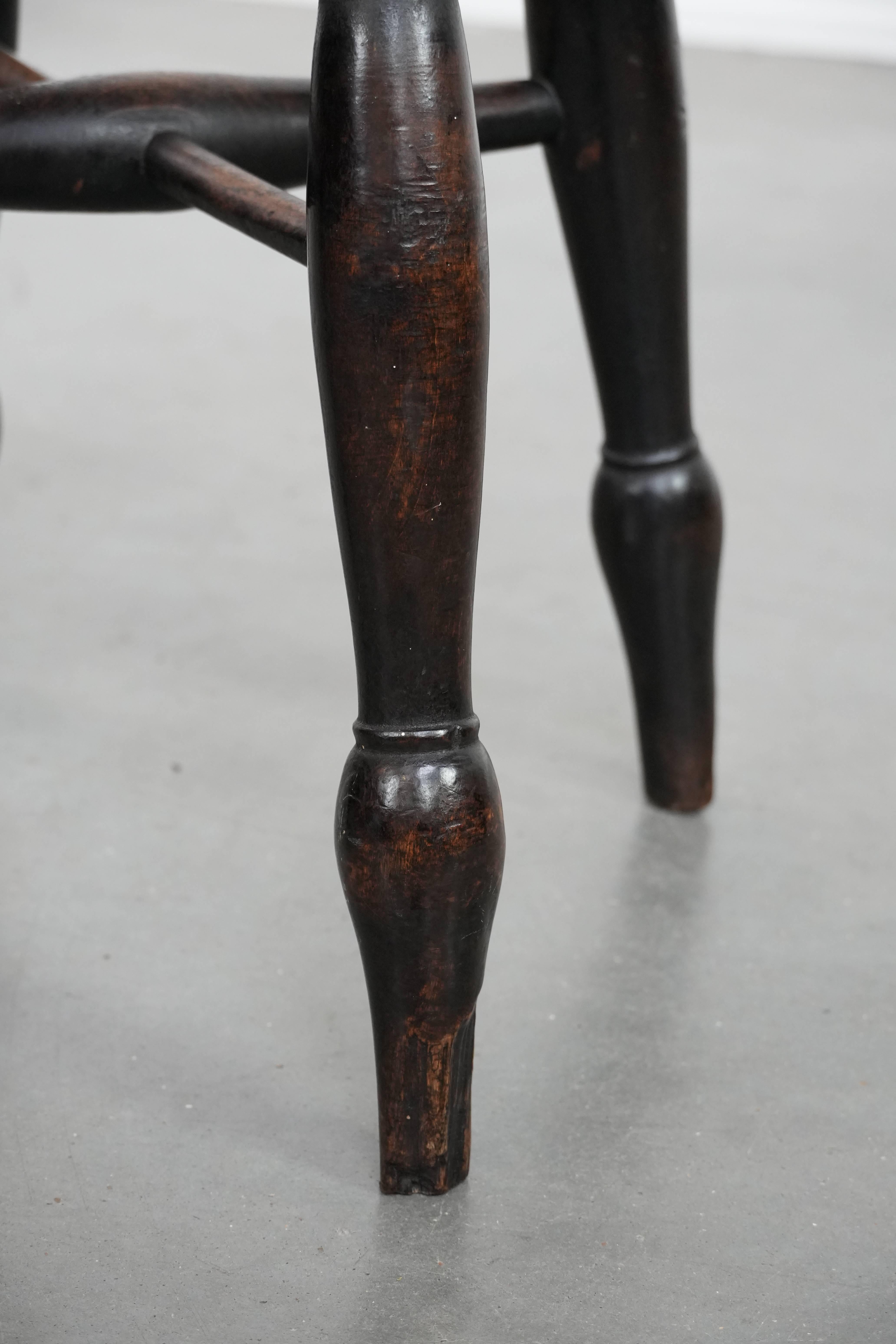 English antique Windsor stool from the 18th century with character im Angebot 2