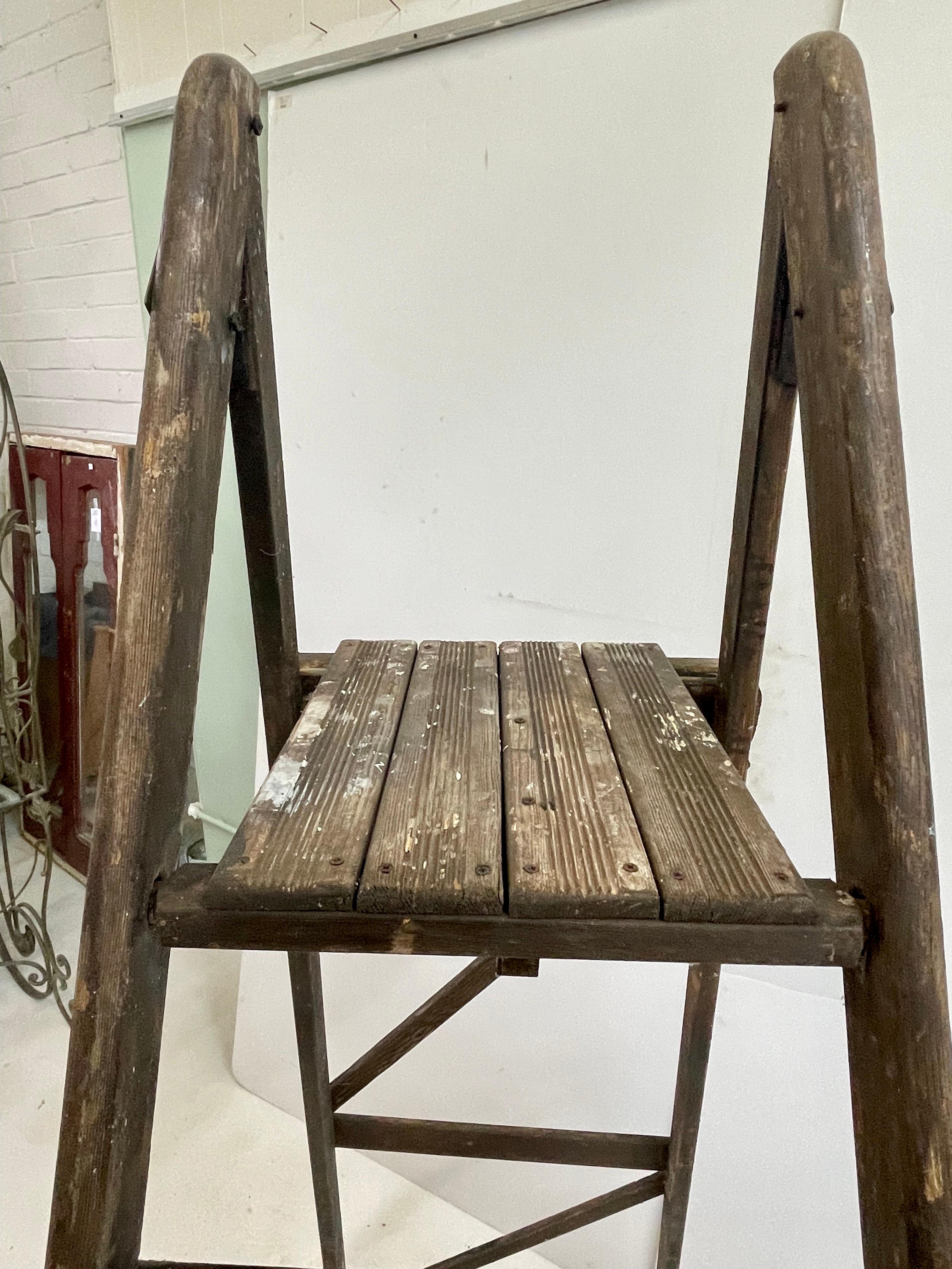 English Antique Wooden Folding Ladder with Tray Shelf In Fair Condition For Sale In Atlanta, GA