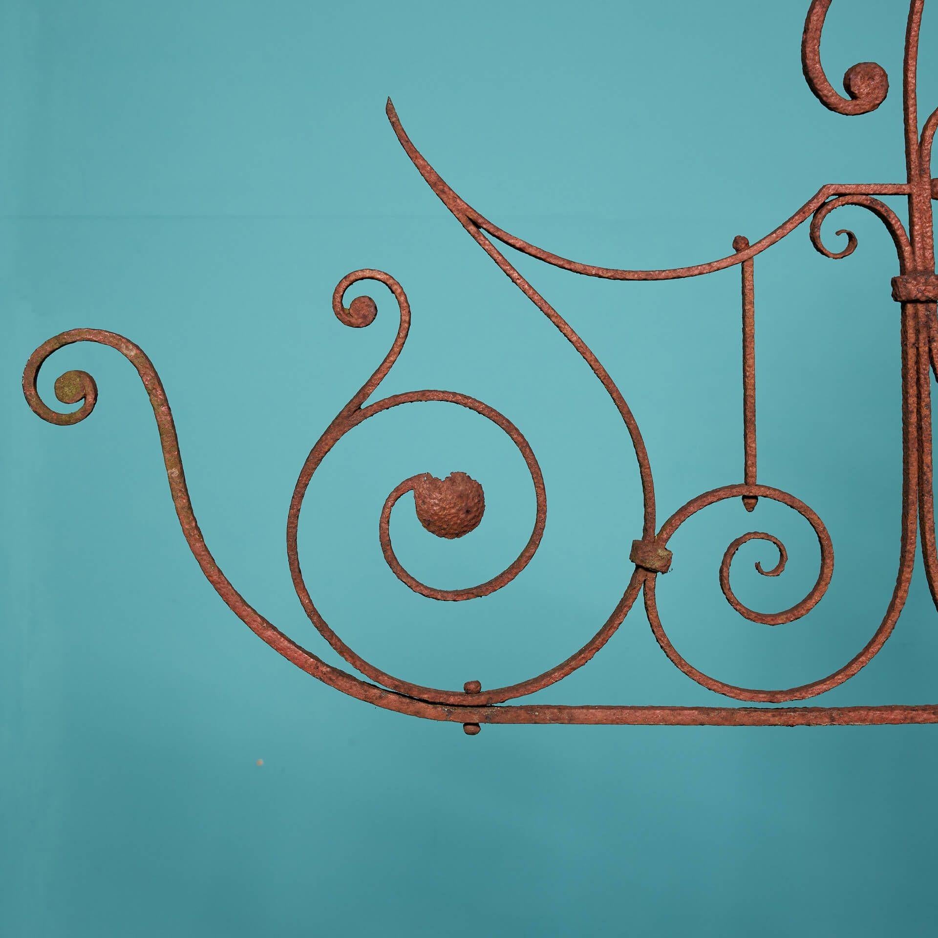 Georgiano Antico rovesciamento del cancello in ferro battuto in vendita