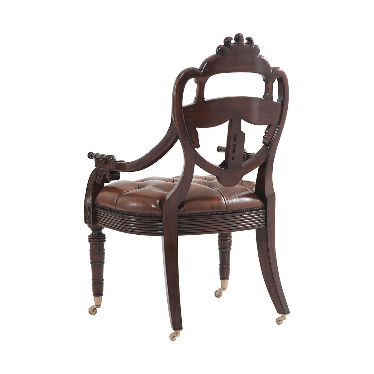 Englischer Sessel – geschnitzter Wappenmantel (Regency) im Angebot
