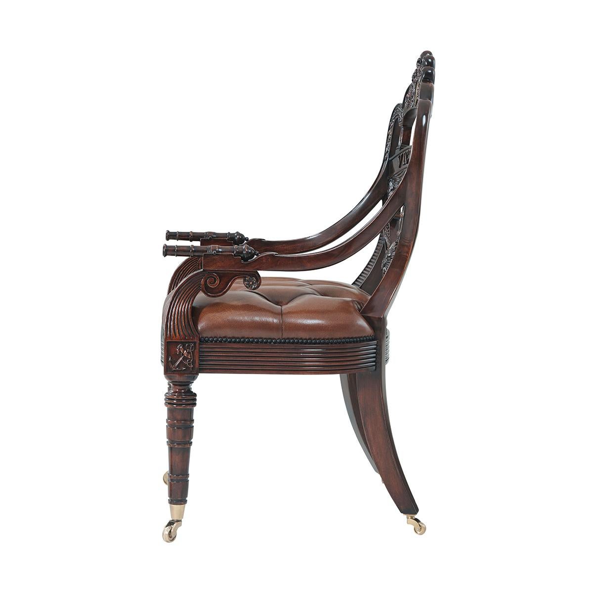 Englischer Sessel – geschnitzter Wappenmantel (Vietnamesisch) im Angebot