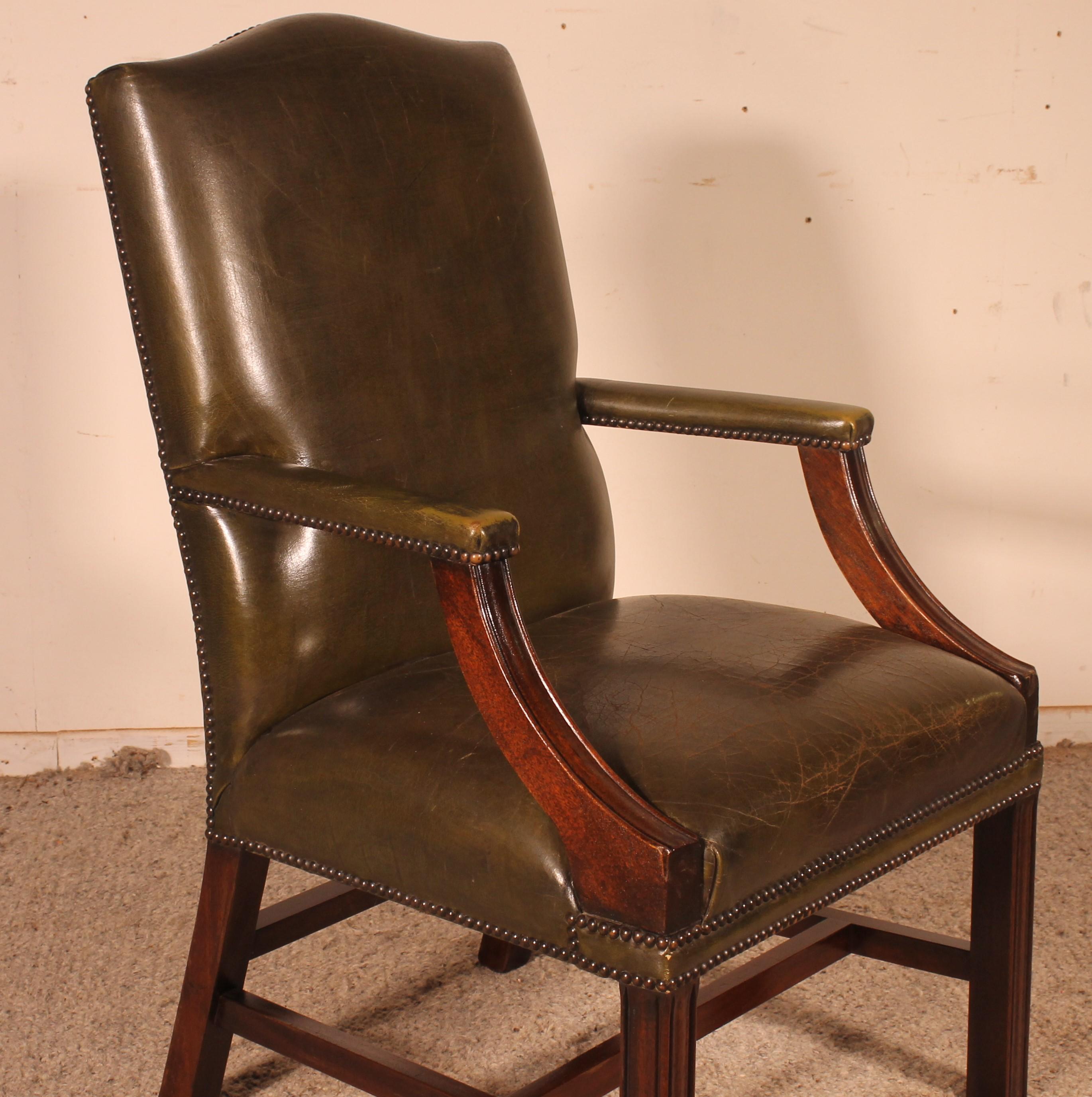 Aesthetic Movement English Armchair In Dark Green Leather For Sale