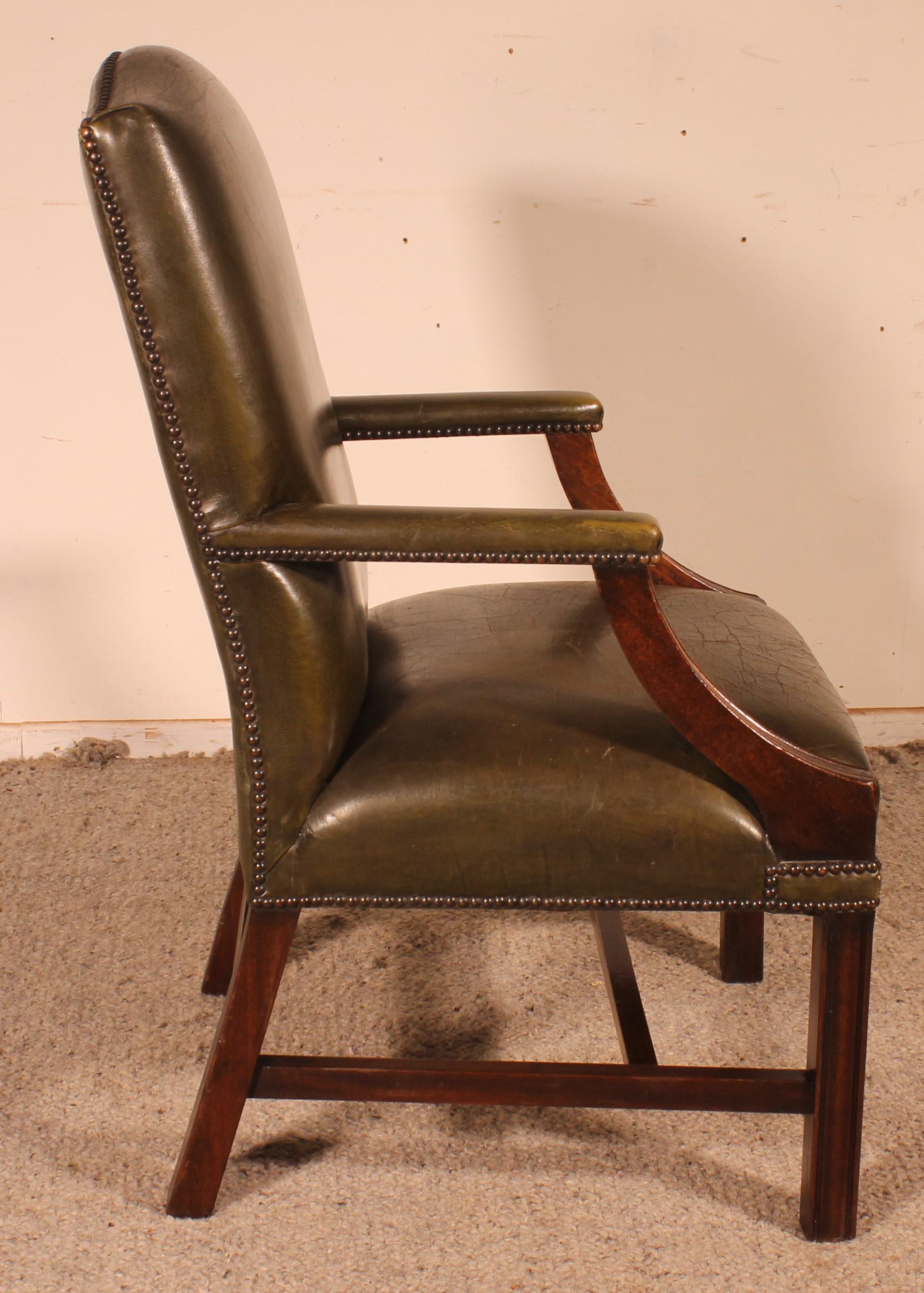 British English Armchair In Dark Green Leather For Sale