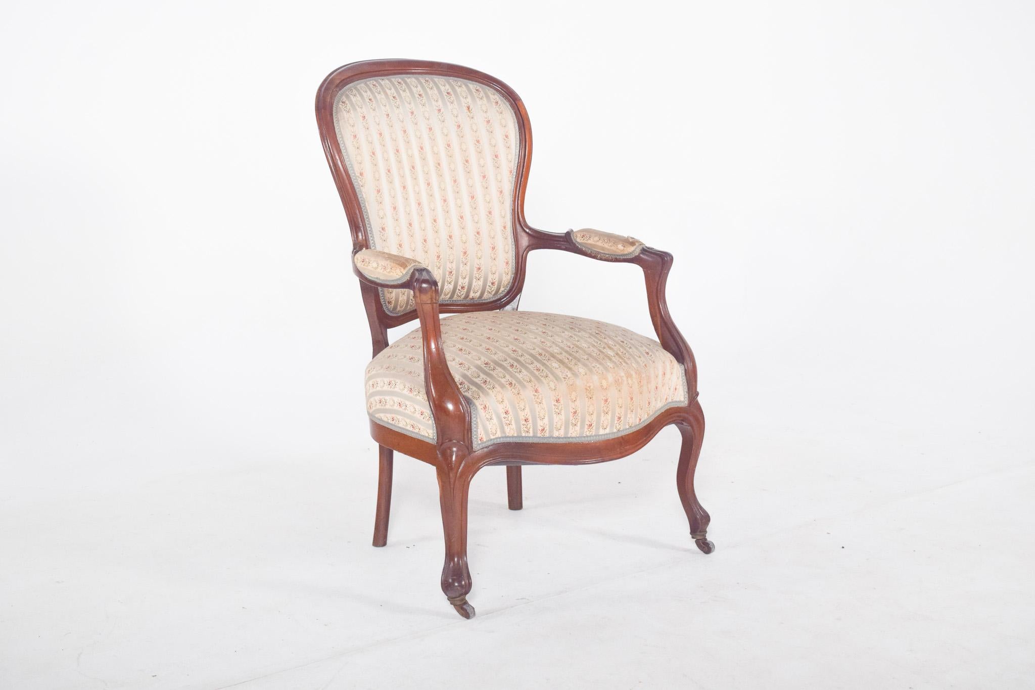 Victorien Fauteuil anglais tapissé de tissu avec fleurs en vente