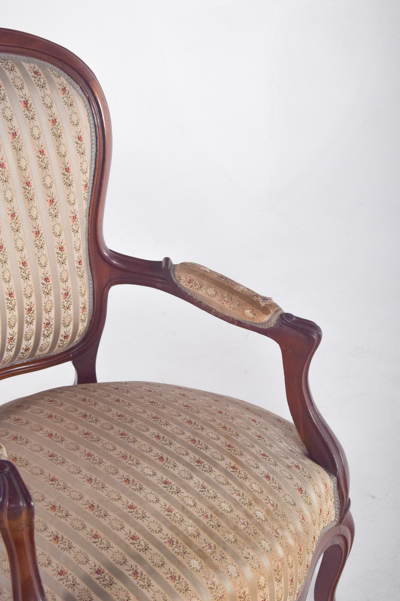 Fauteuil anglais tapissé de tissu avec fleurs État moyen - En vente à Lisboa, Lisboa