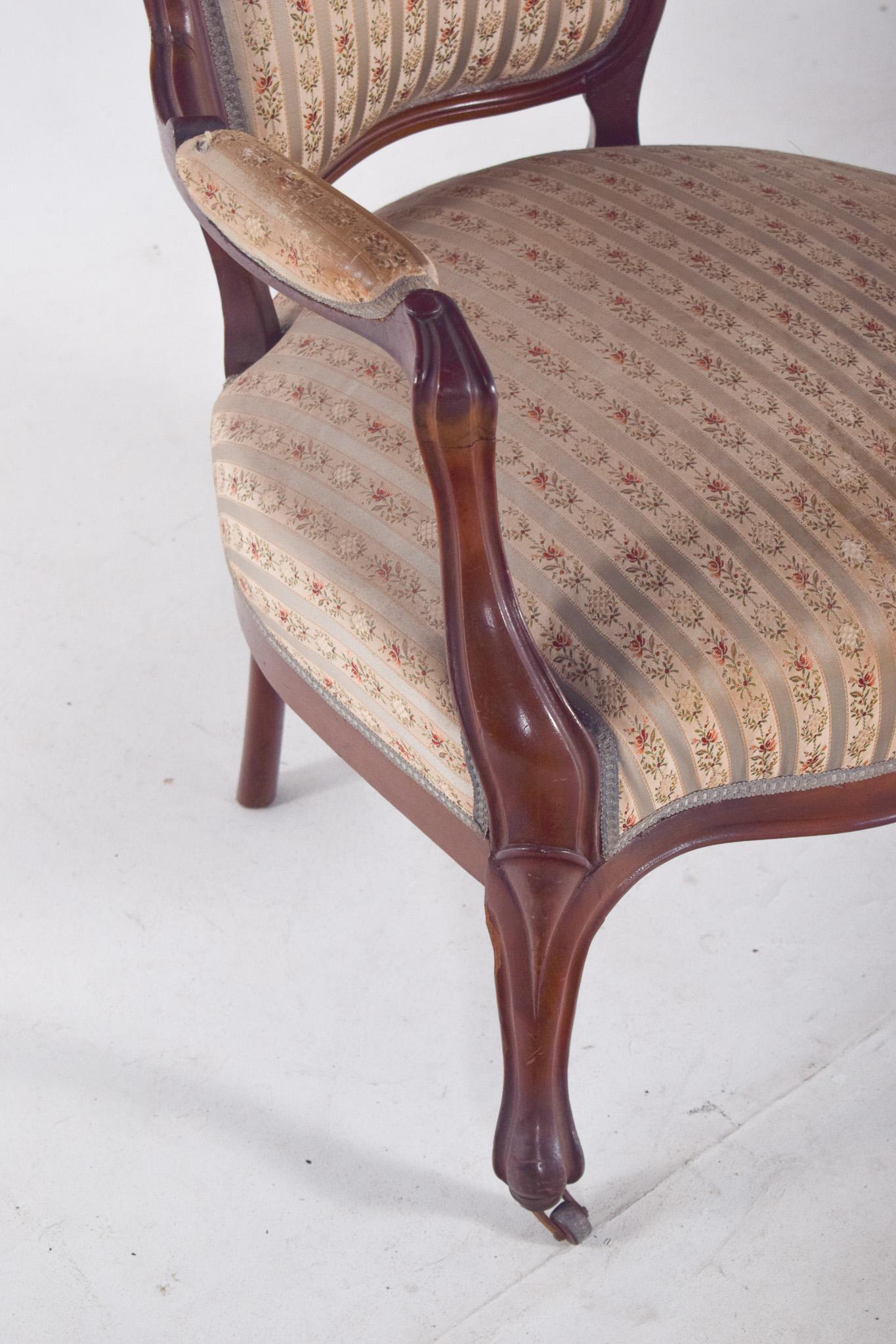 Tissu Fauteuil anglais tapissé de tissu avec fleurs en vente