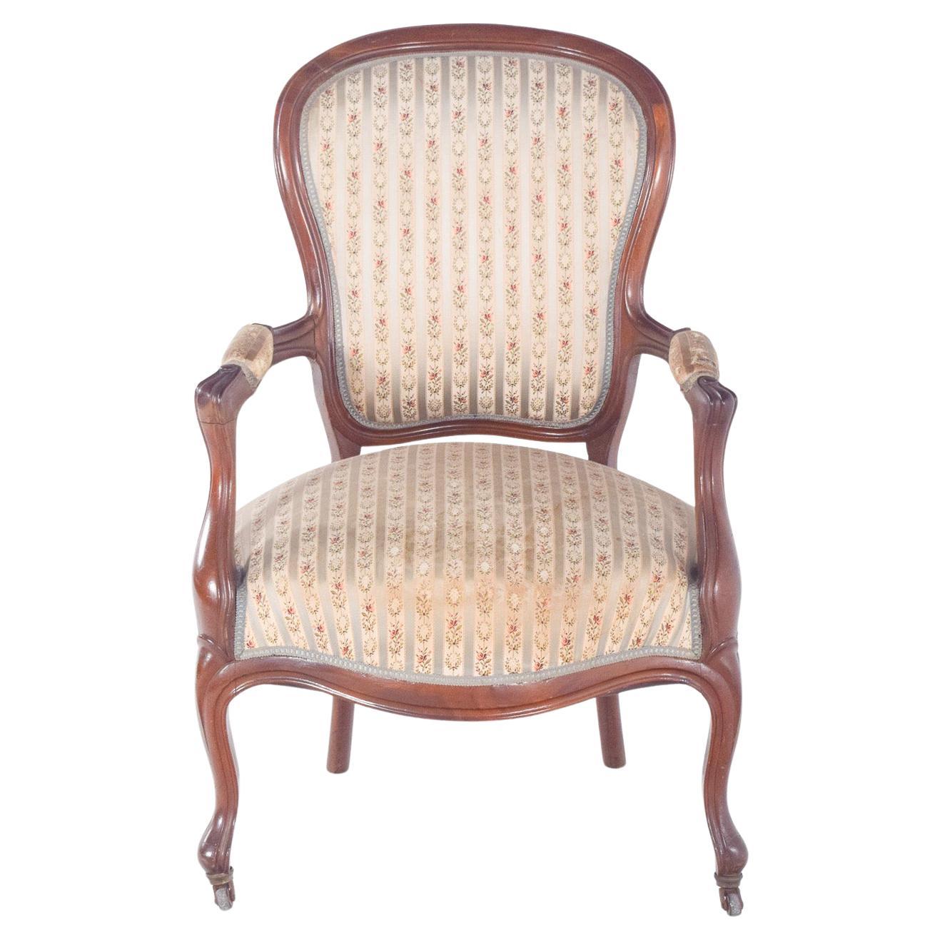 Fauteuil anglais tapissé de tissu avec fleurs en vente