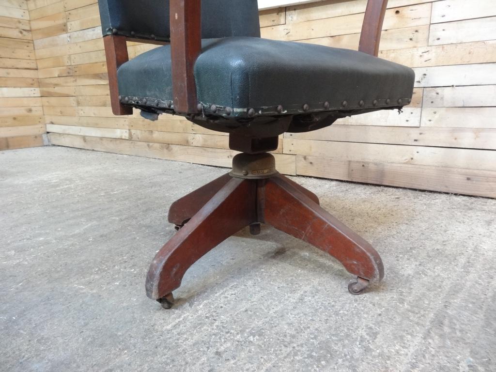 English Art 7 Craft Swivel Captain Chair, circa 1920 In Good Condition For Sale In Markington, GB