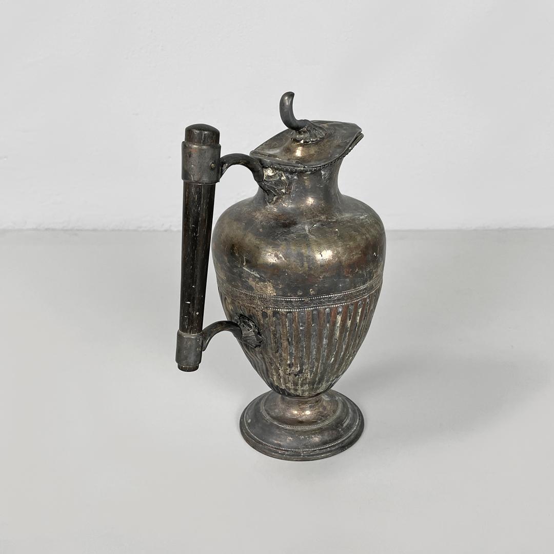 English Art and Crafts silver plate and wood jug or teapot by SB&M, early 1900s In Fair Condition For Sale In MIlano, IT