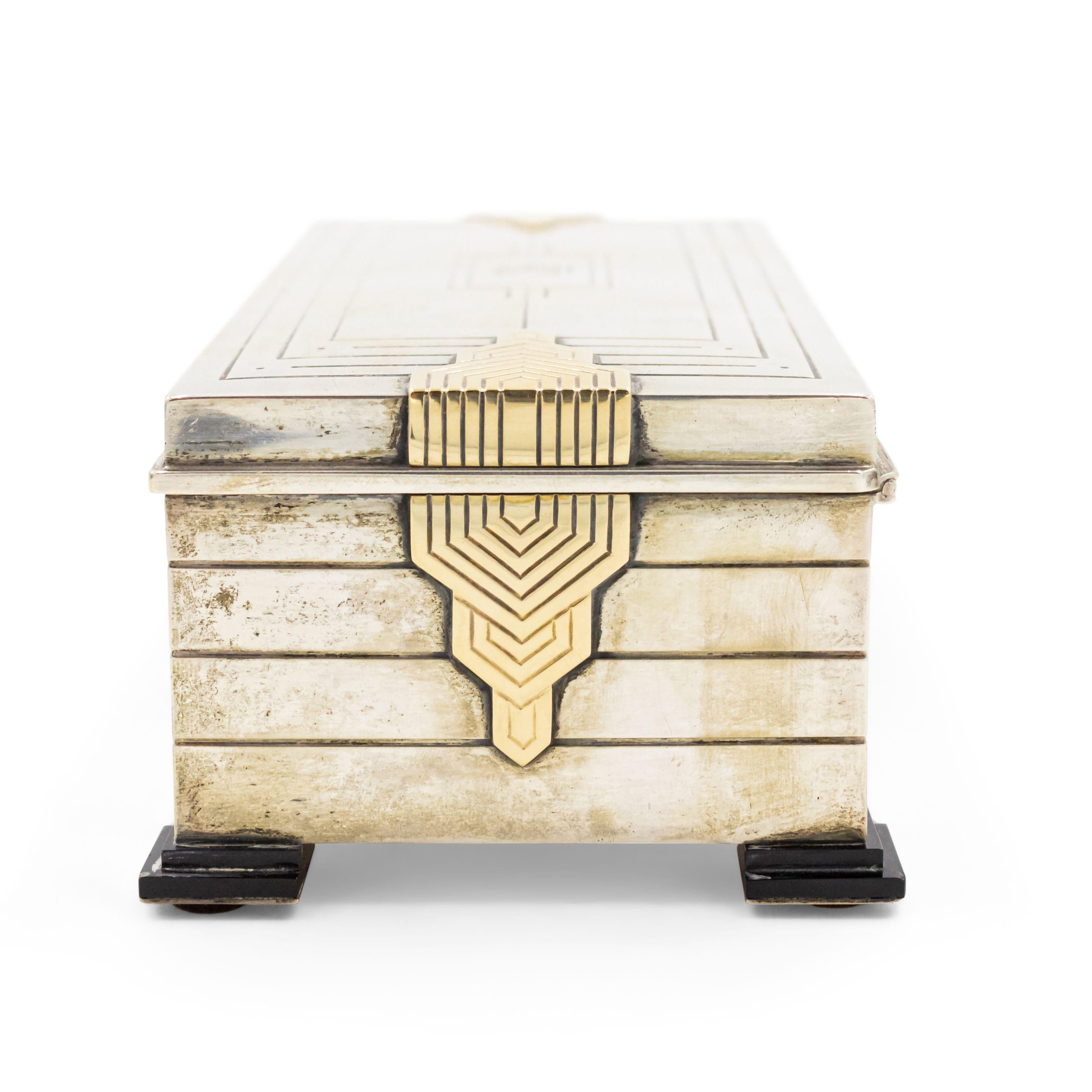 English Art Deco Silver Box In Good Condition For Sale In New York, NY
