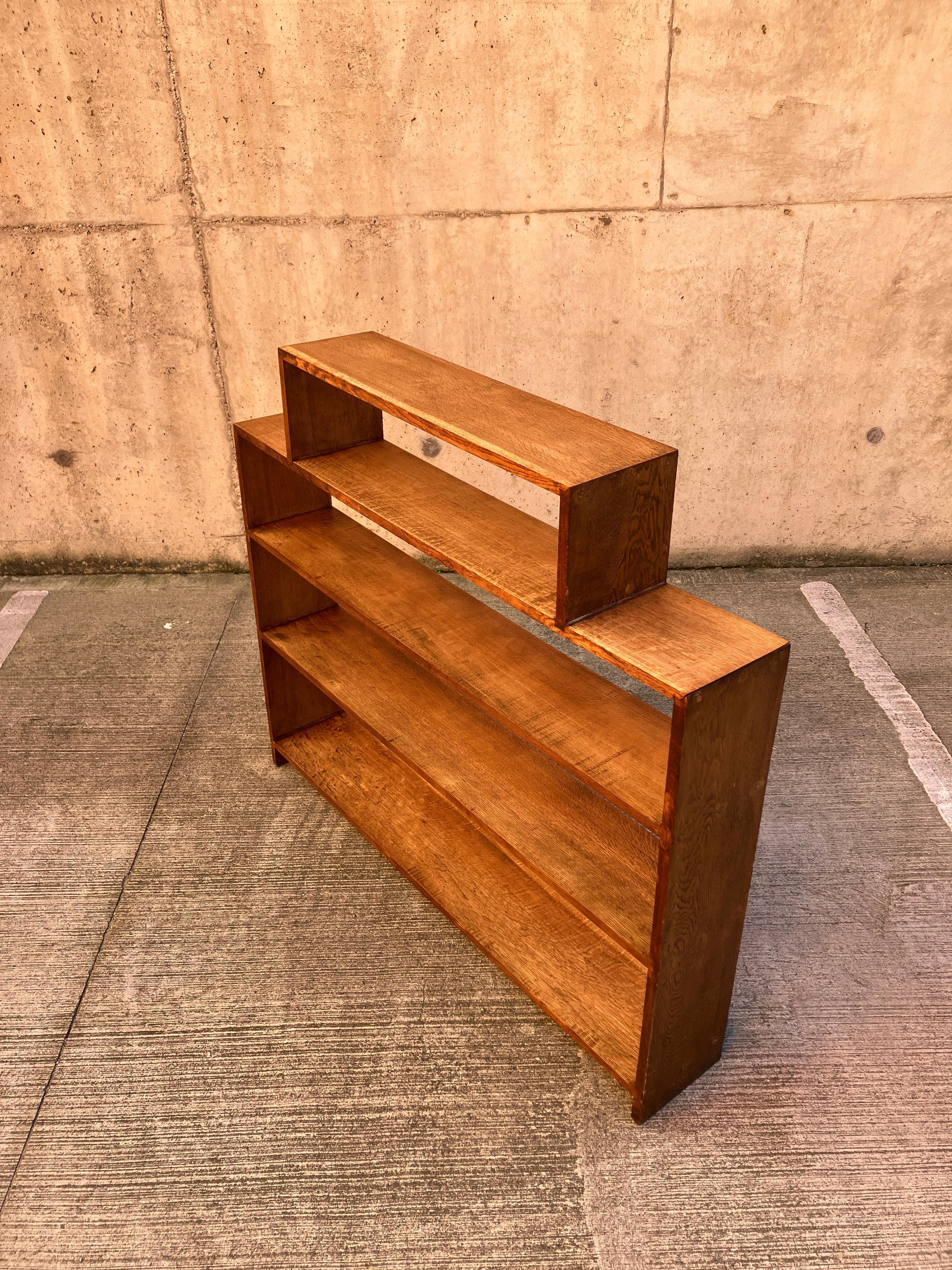 English Art Deco 1920's Solid Oak Bookcase In Good Condition In Leicester, GB