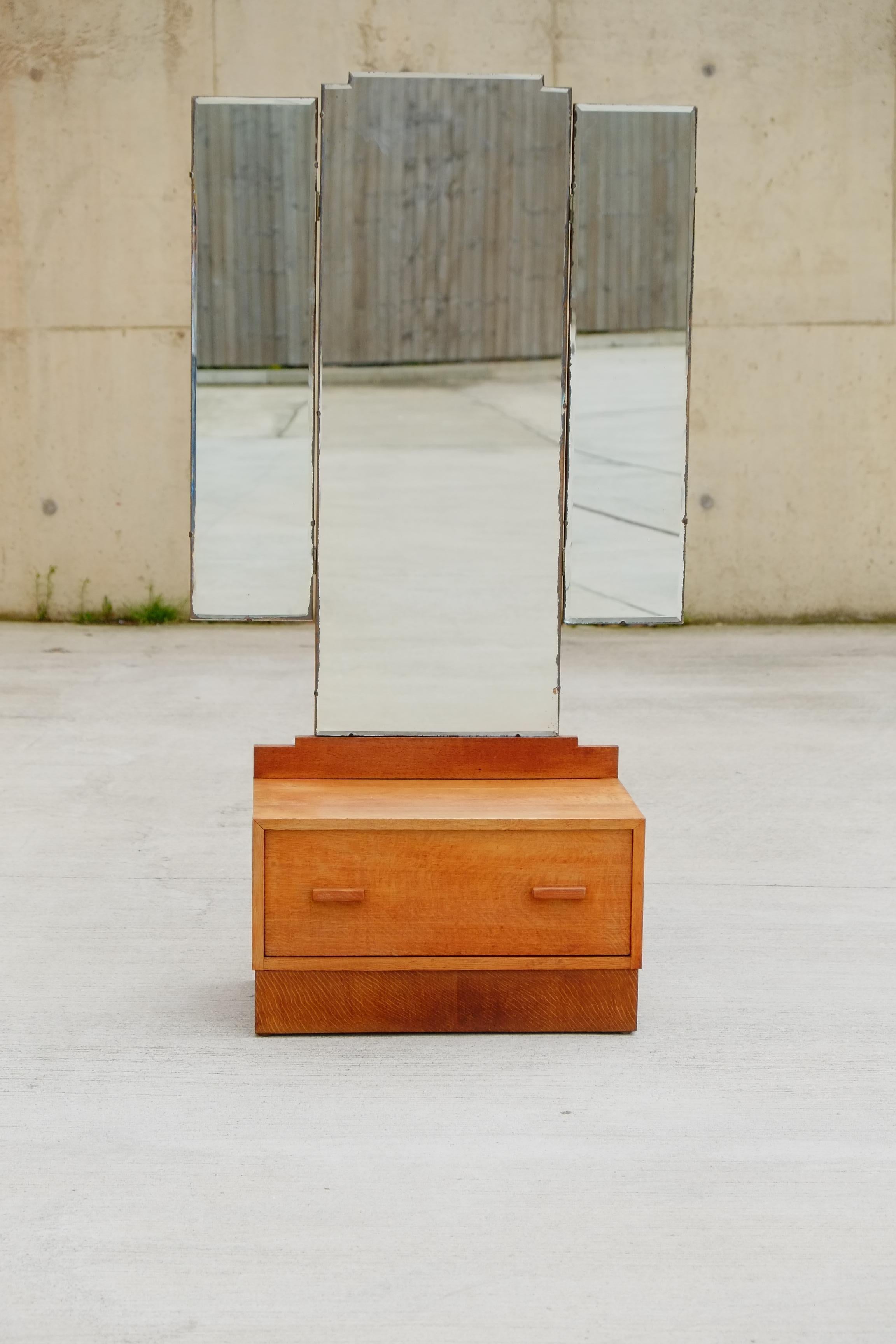 English Art Deco 1930s Solid Oak Triple Dressing Mirror with Drawer In Good Condition For Sale In Leicester, GB