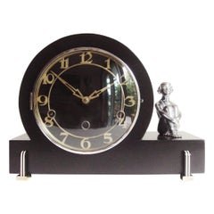 Pendule de cheminée figurative Art Déco Anglais laqué noir avec chrome et bakélite