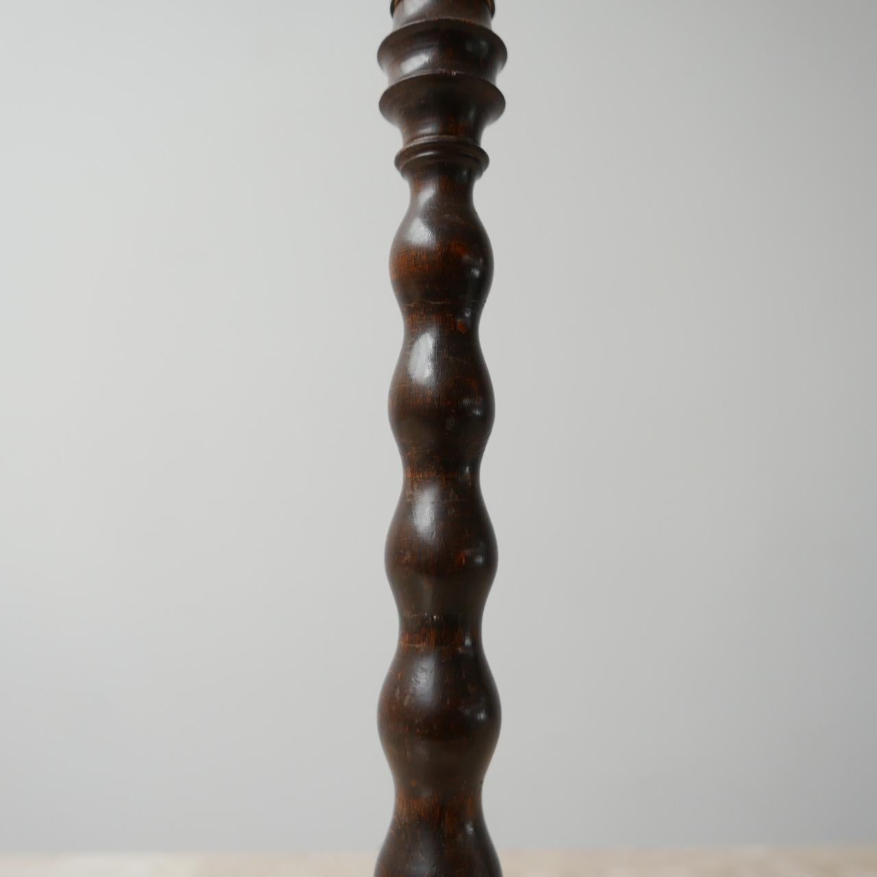 English Art Deco Bobbin Oak Mid-Century Table Lamp In Good Condition For Sale In London, GB