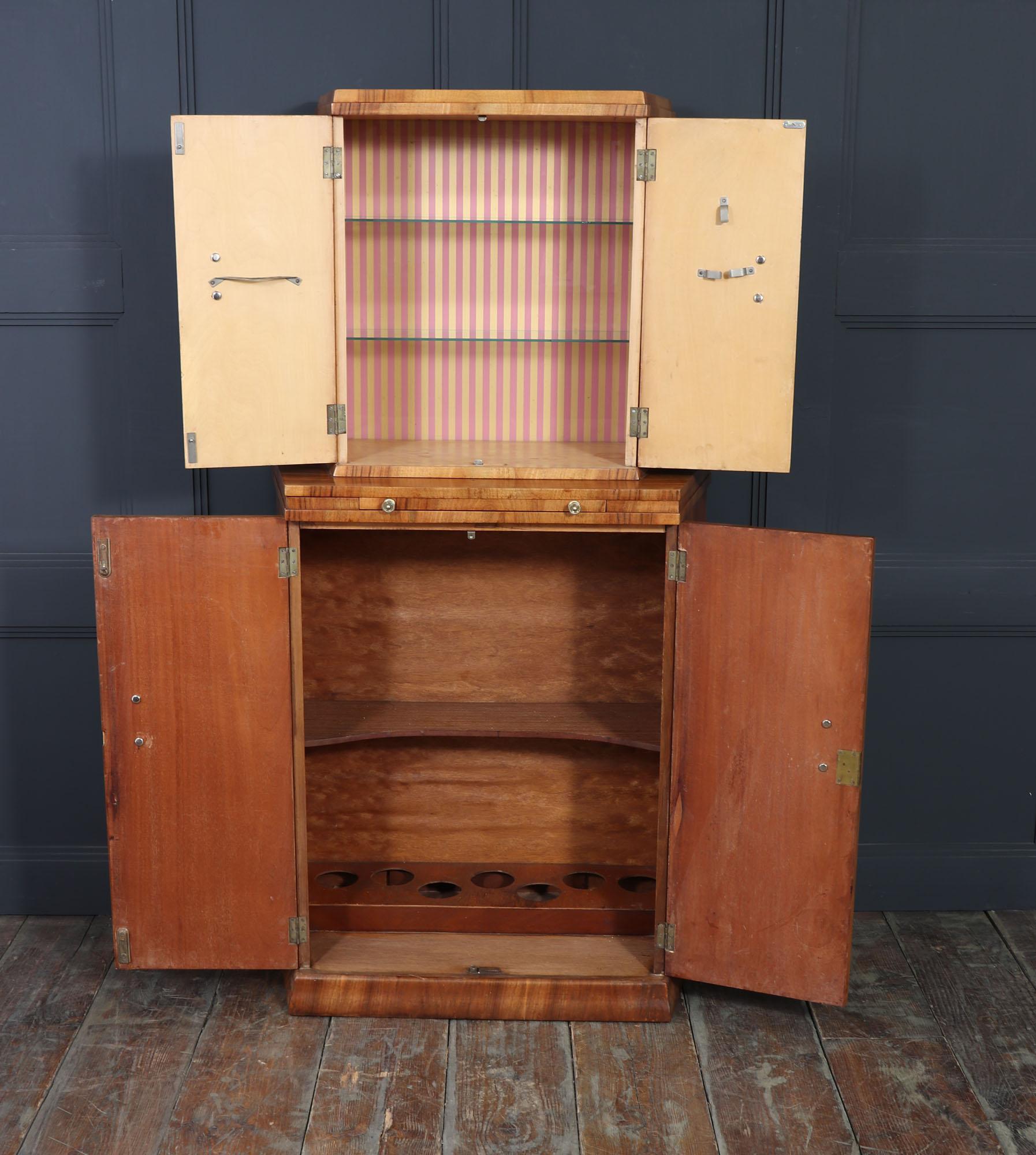 Cocktail Cabinet Inglés Art Decó de Nogal, c.1930 en venta 2