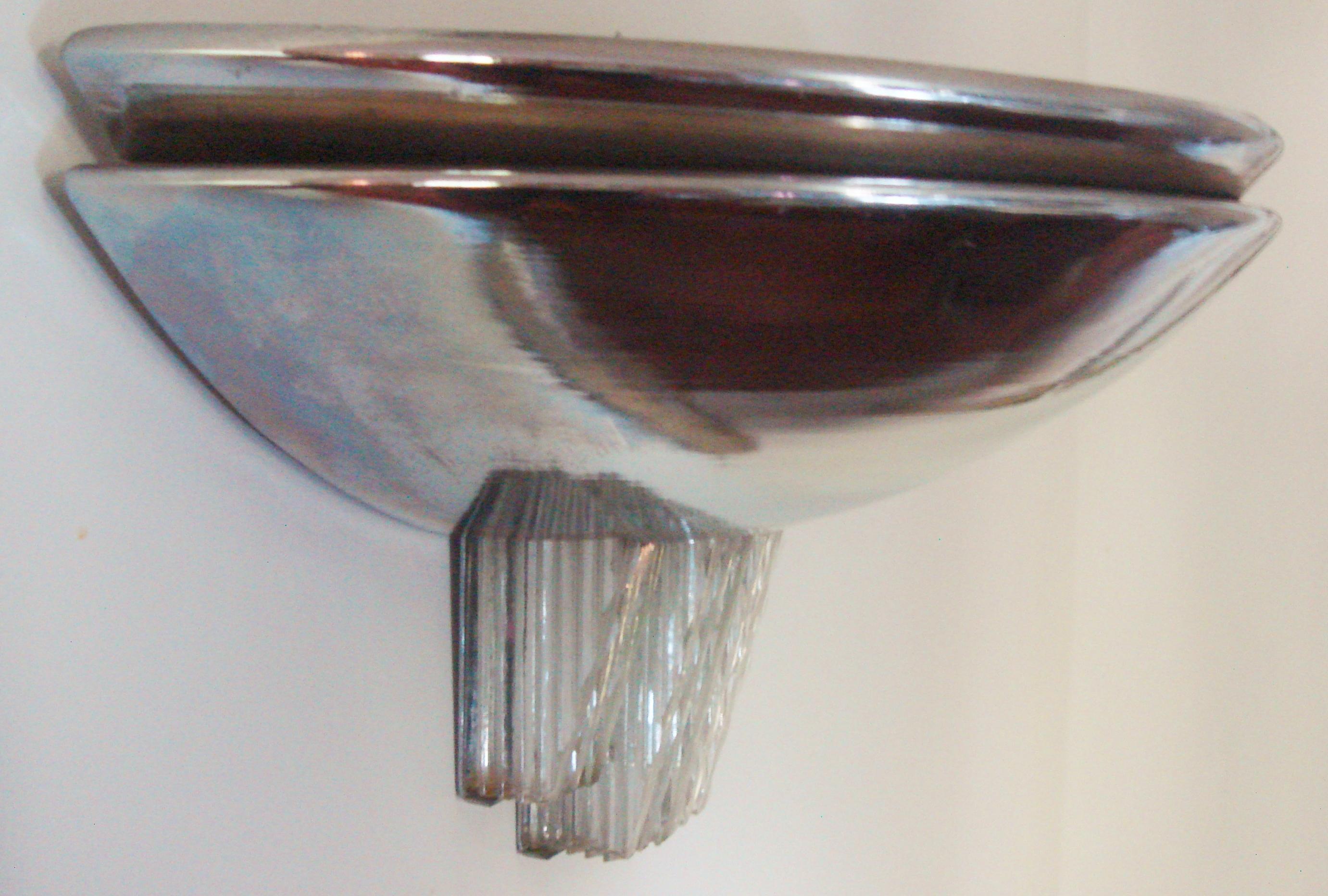 English Art Deco Chrome & Glass Two-Tier Wall Sconce by Berry's Electric Ltd. In Good Condition For Sale In Port Hope, ON