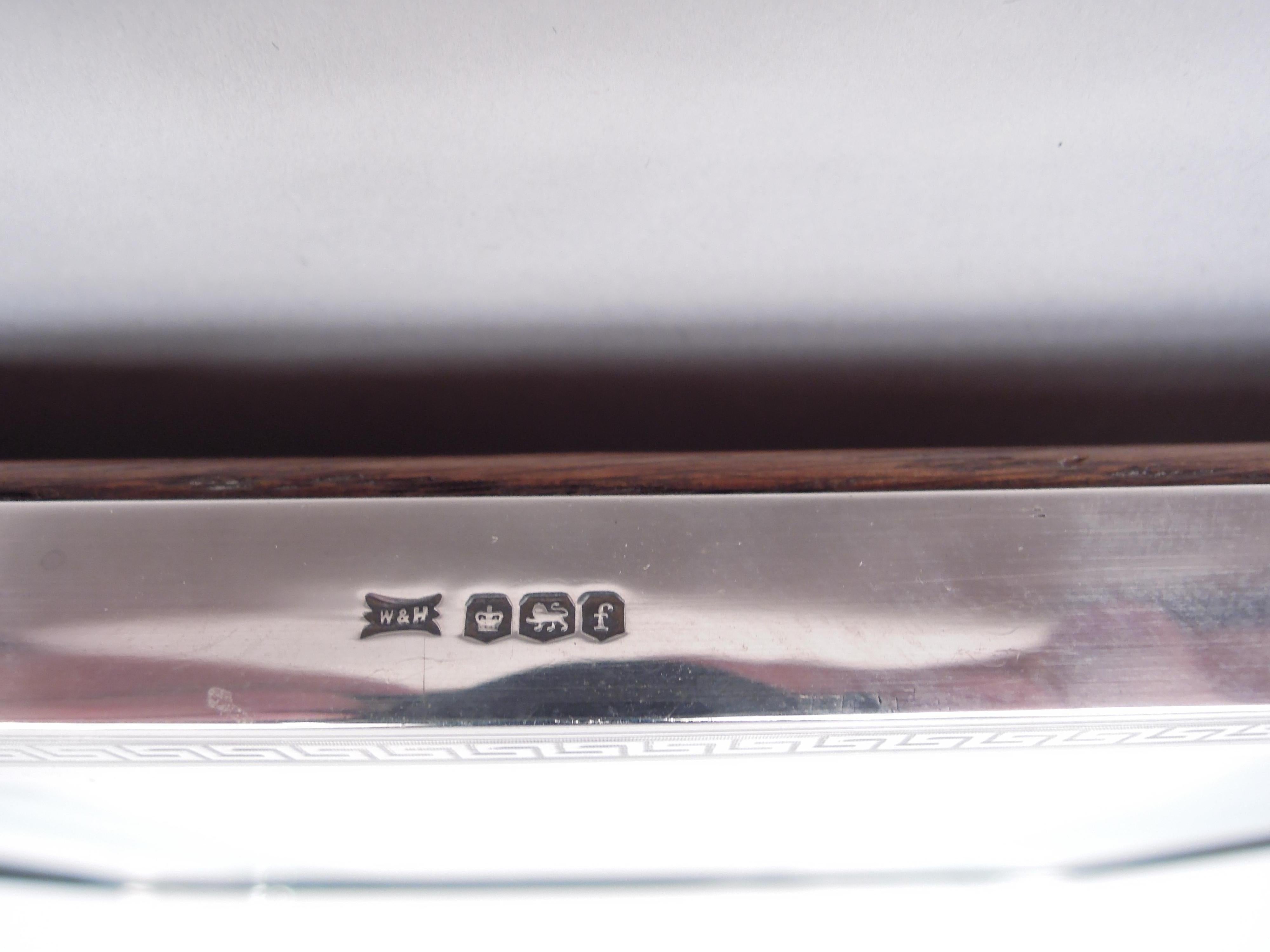 Cornice classica in argento Art Deco inglese, 1923 In condizioni buone in vendita a New York, NY