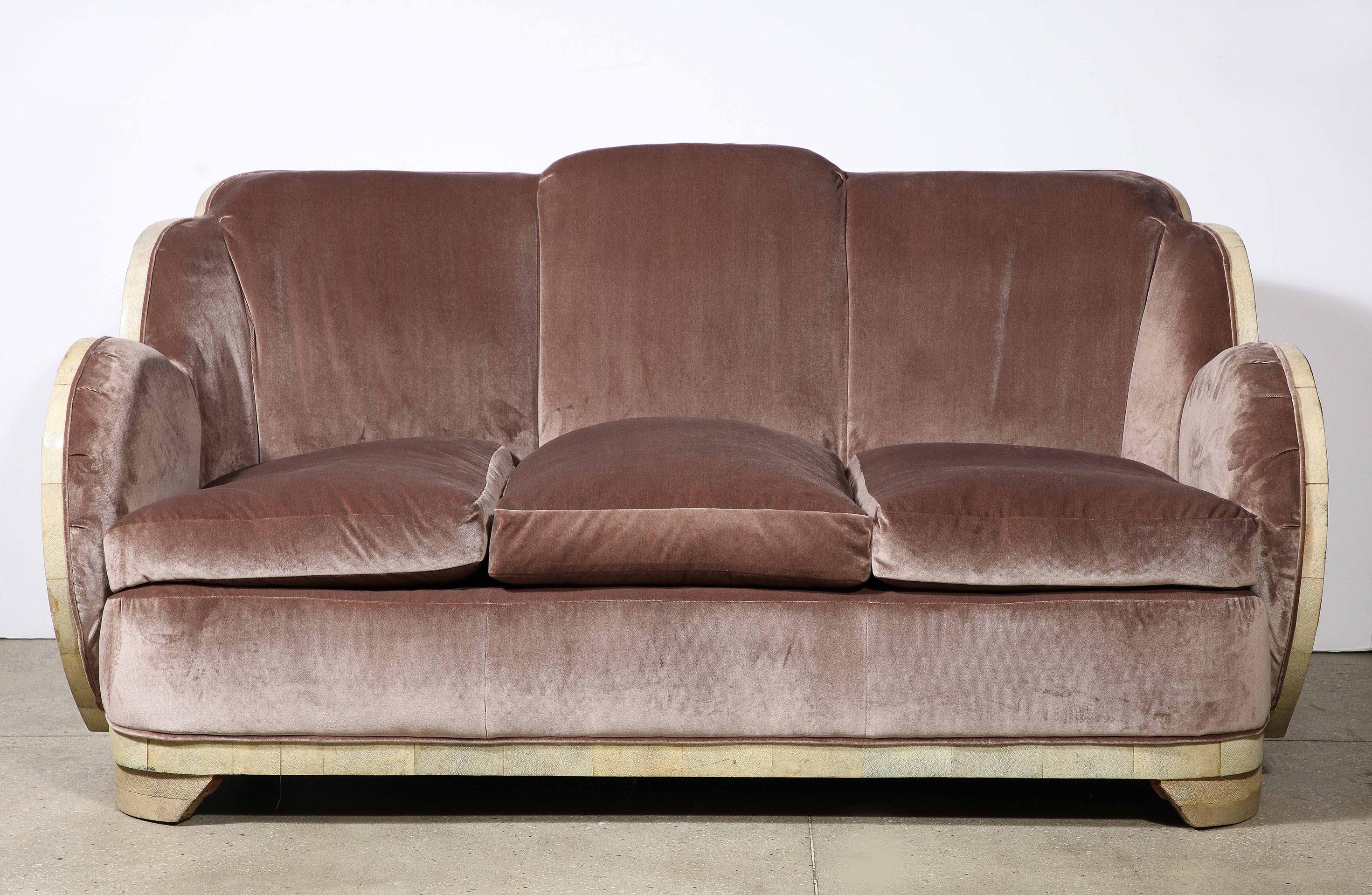 Englisches Art-Déco-Sofa „Cloud Form“ aus Chagrinleder von Harry & Lou Epstein  (Furnier) im Angebot
