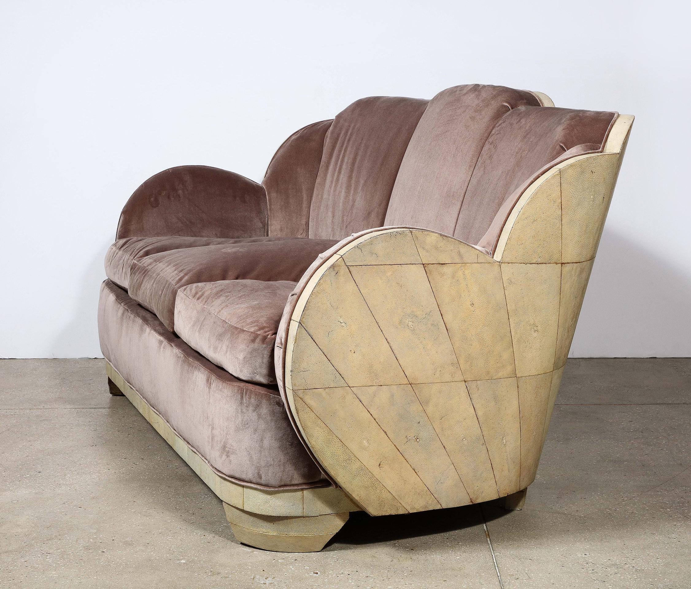 Englisches Art-Déco-Sofa „Cloud Form“ aus Chagrinleder von Harry & Lou Epstein  im Zustand „Gut“ im Angebot in New York, NY