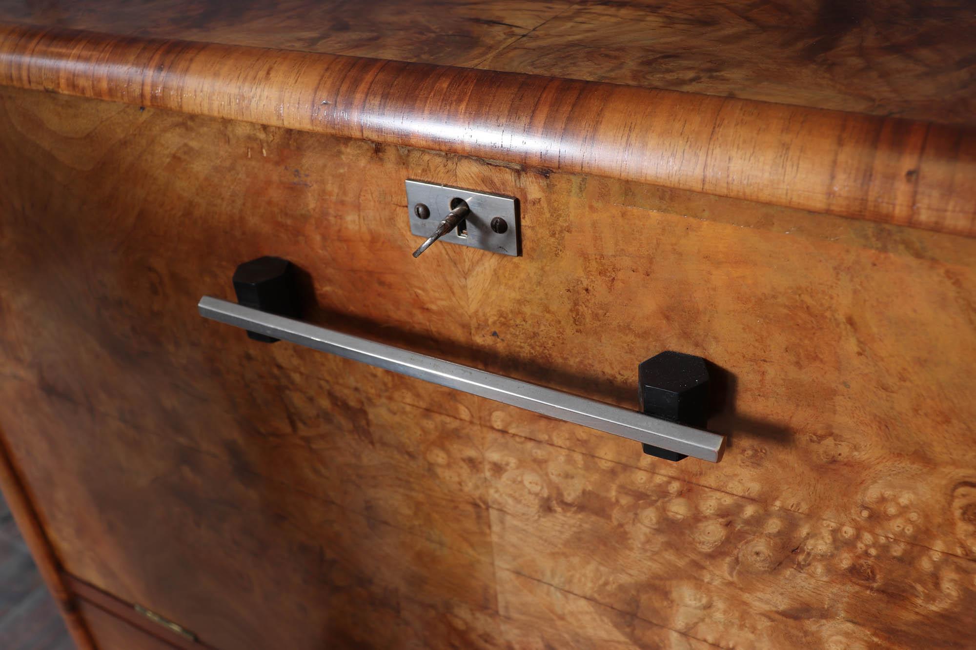 Englischer Art-Déco-Cocktailschrank aus Wurzelnussholz 3