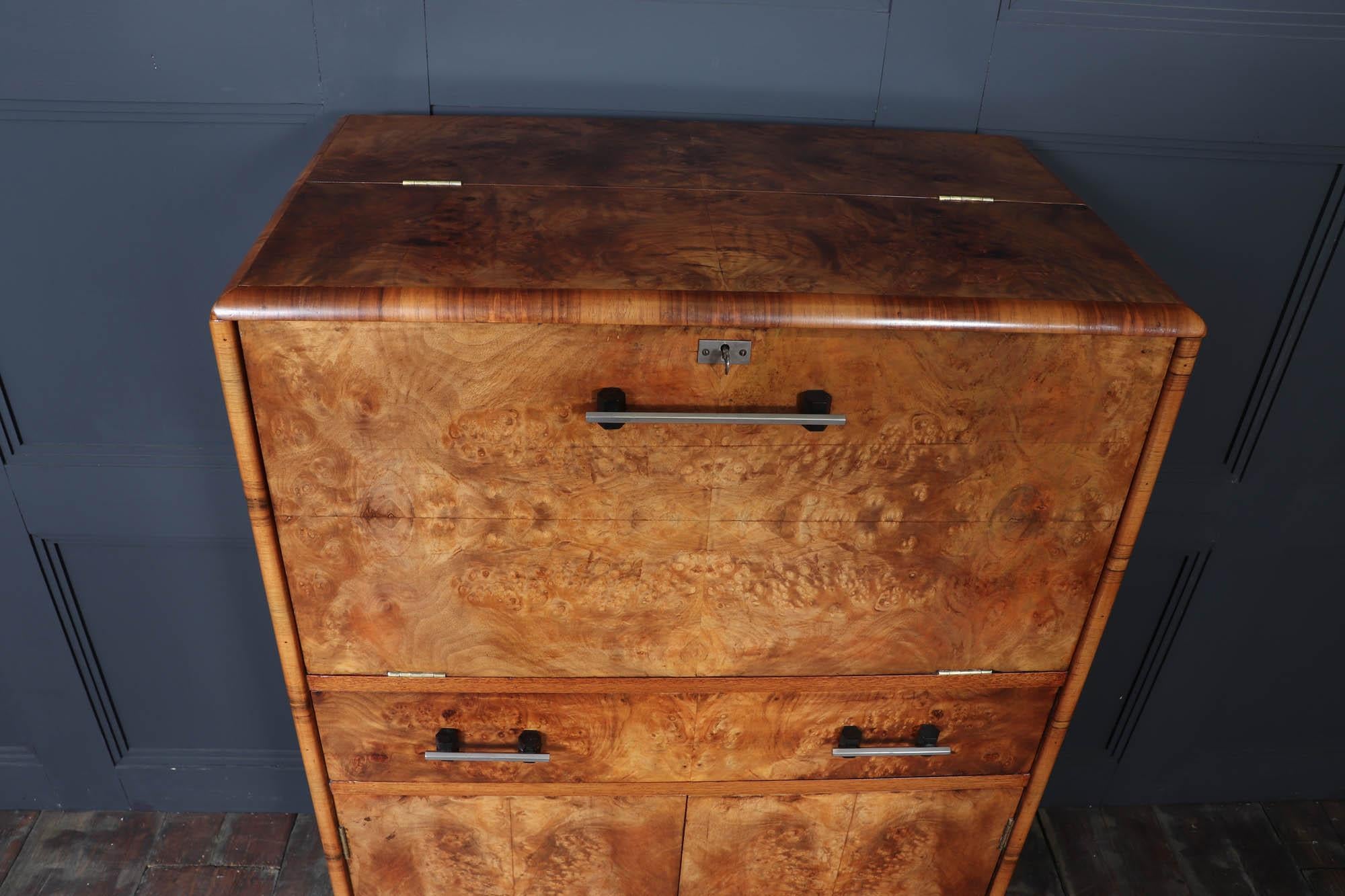 Englischer Art-Déco-Cocktailschrank aus Wurzelnussholz im Zustand „Gut“ in Paddock Wood Tonbridge, GB