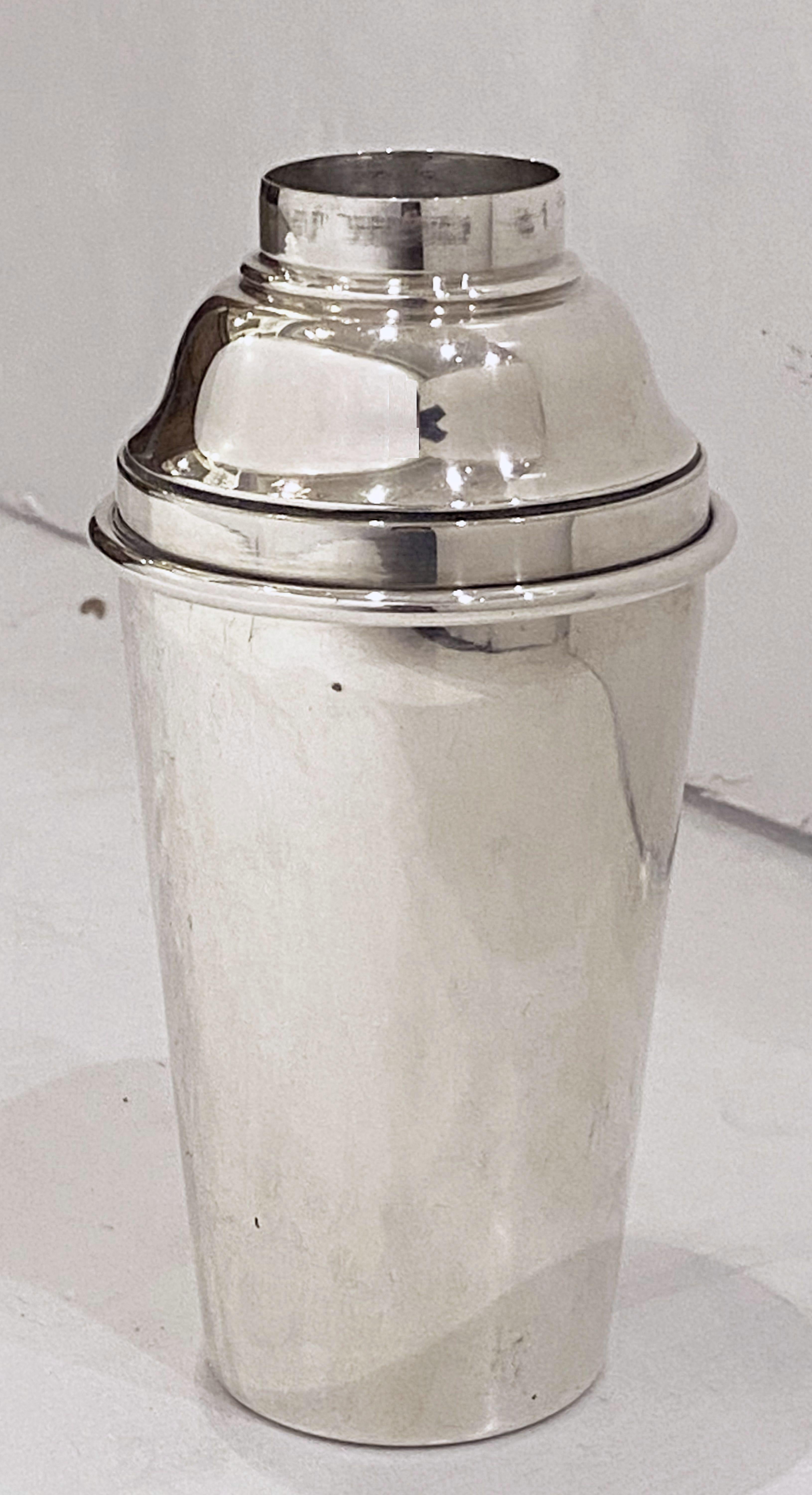 English Art Deco Cocktail or Martini Shaker by Gaskell and Chambers In Good Condition In Austin, TX
