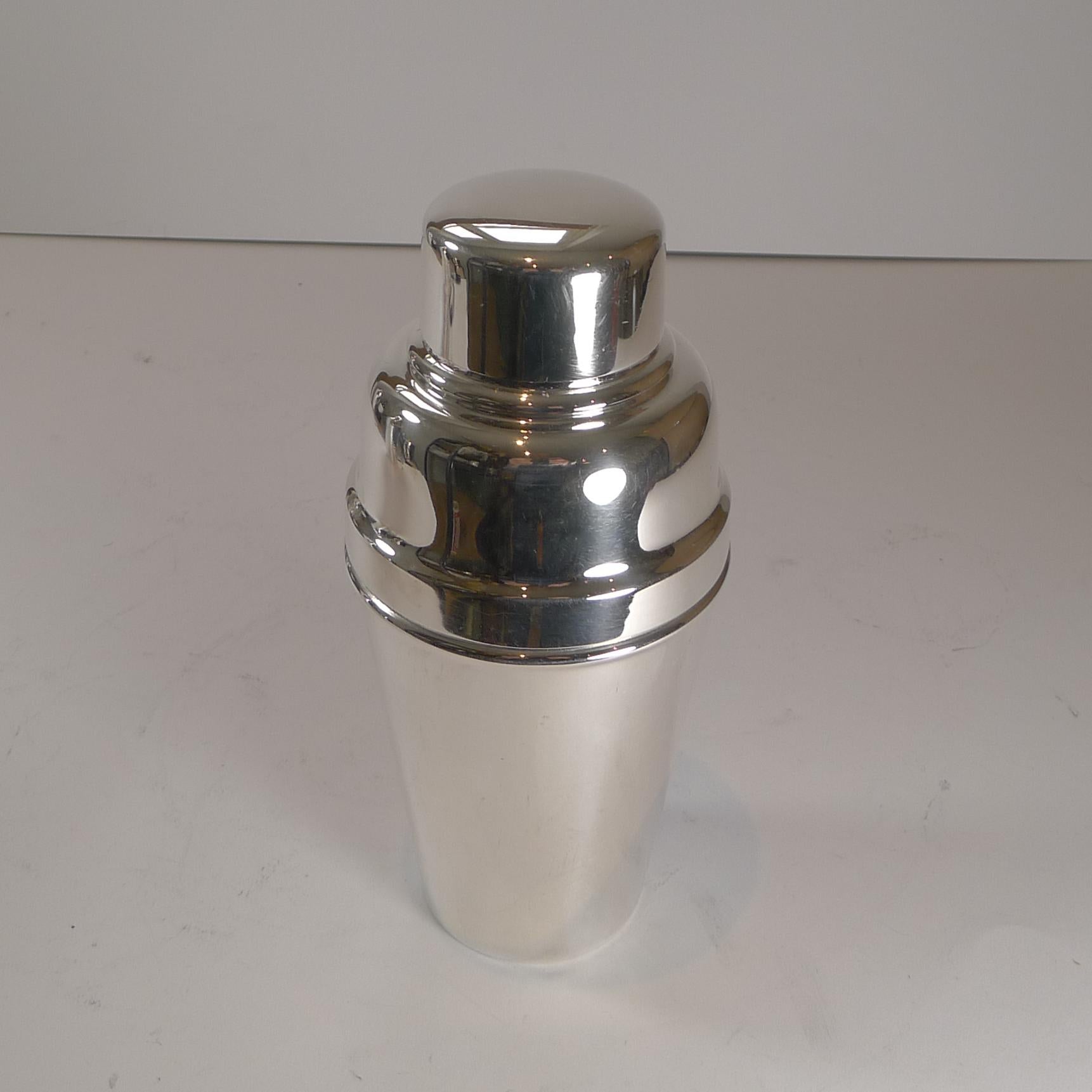 A handsome vintage Art Deco cocktail shaker in silver plate, fully marked on the underside by the maker William Suckling Ltd. It is also marked 