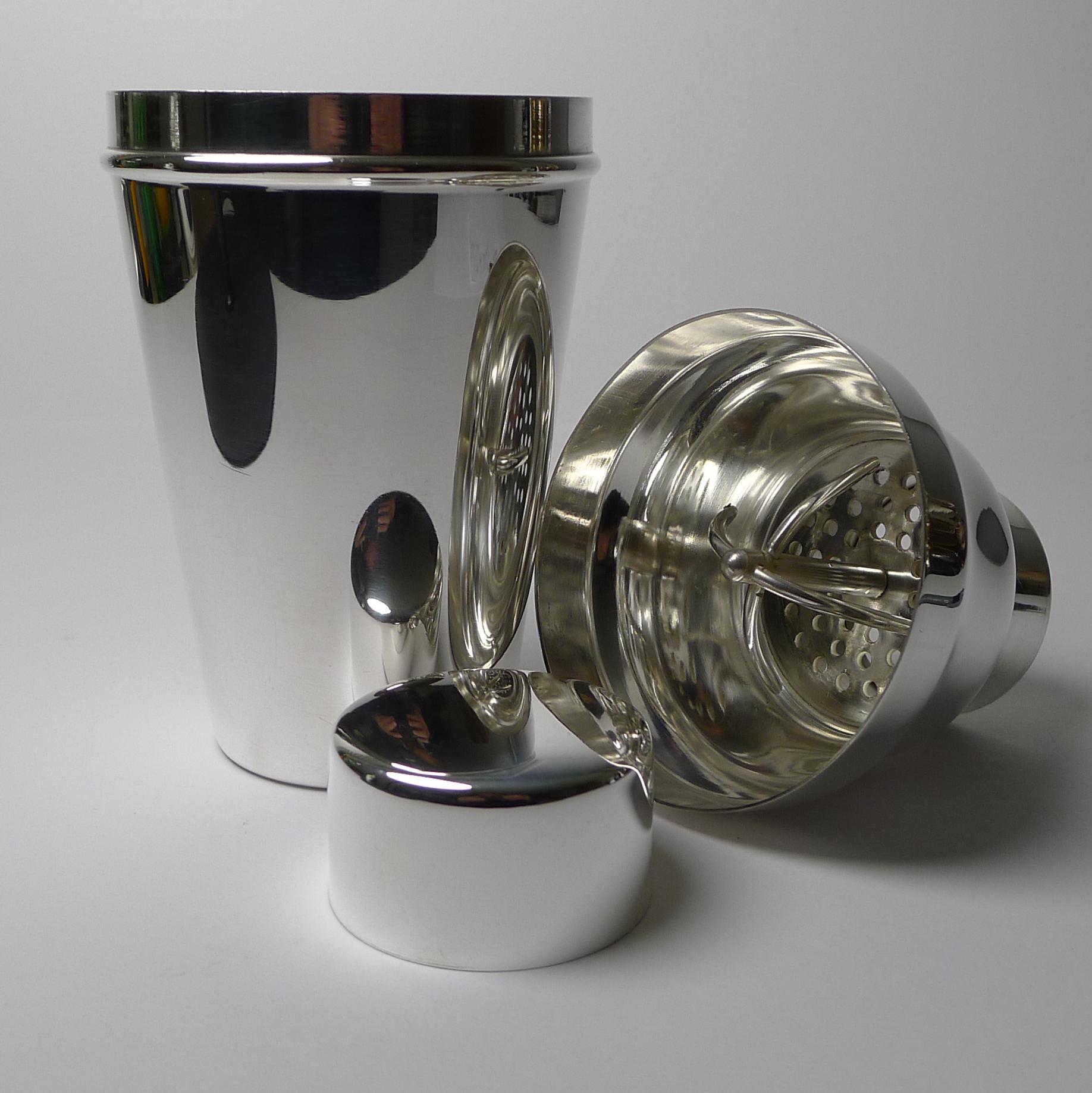 English Art Deco Cocktail Shaker by William Suckling Ltd, C.1930 For Sale 1