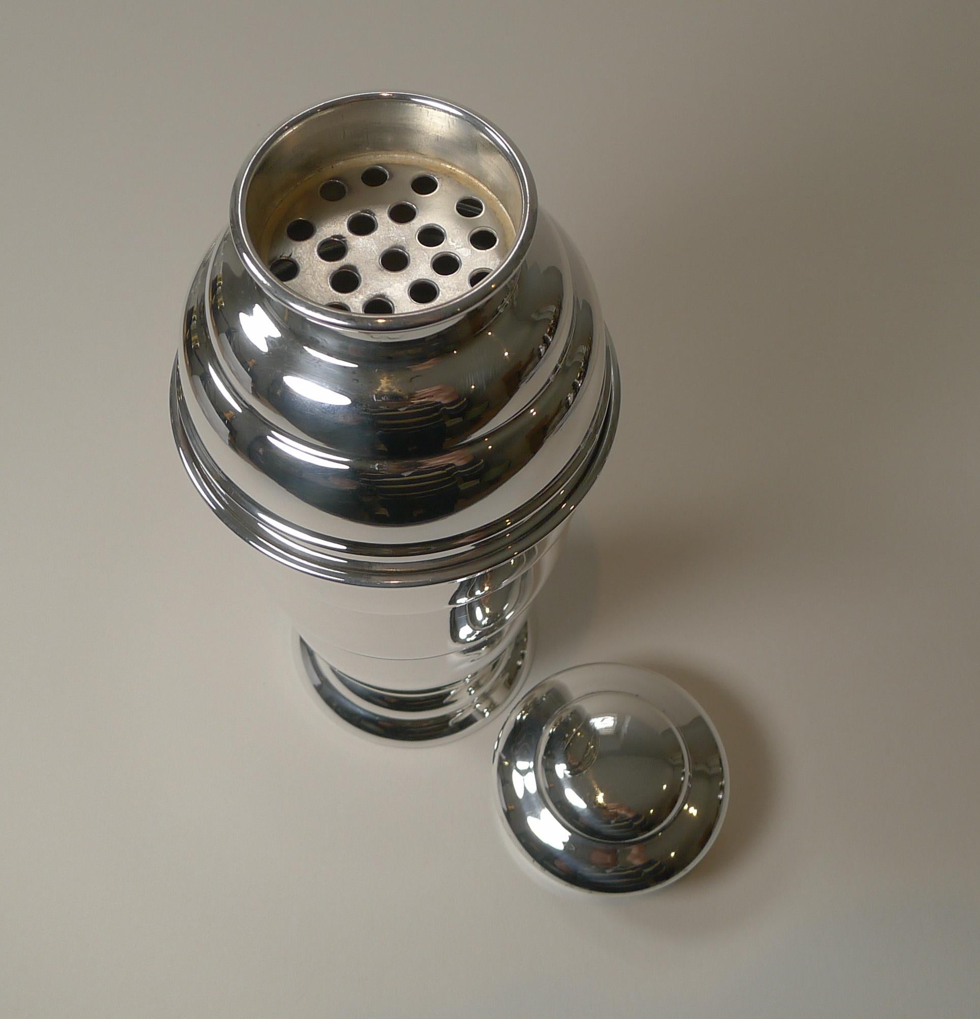 English Art Deco Cocktail Shaker c.1930, Silver Plate In Good Condition In Bath, GB
