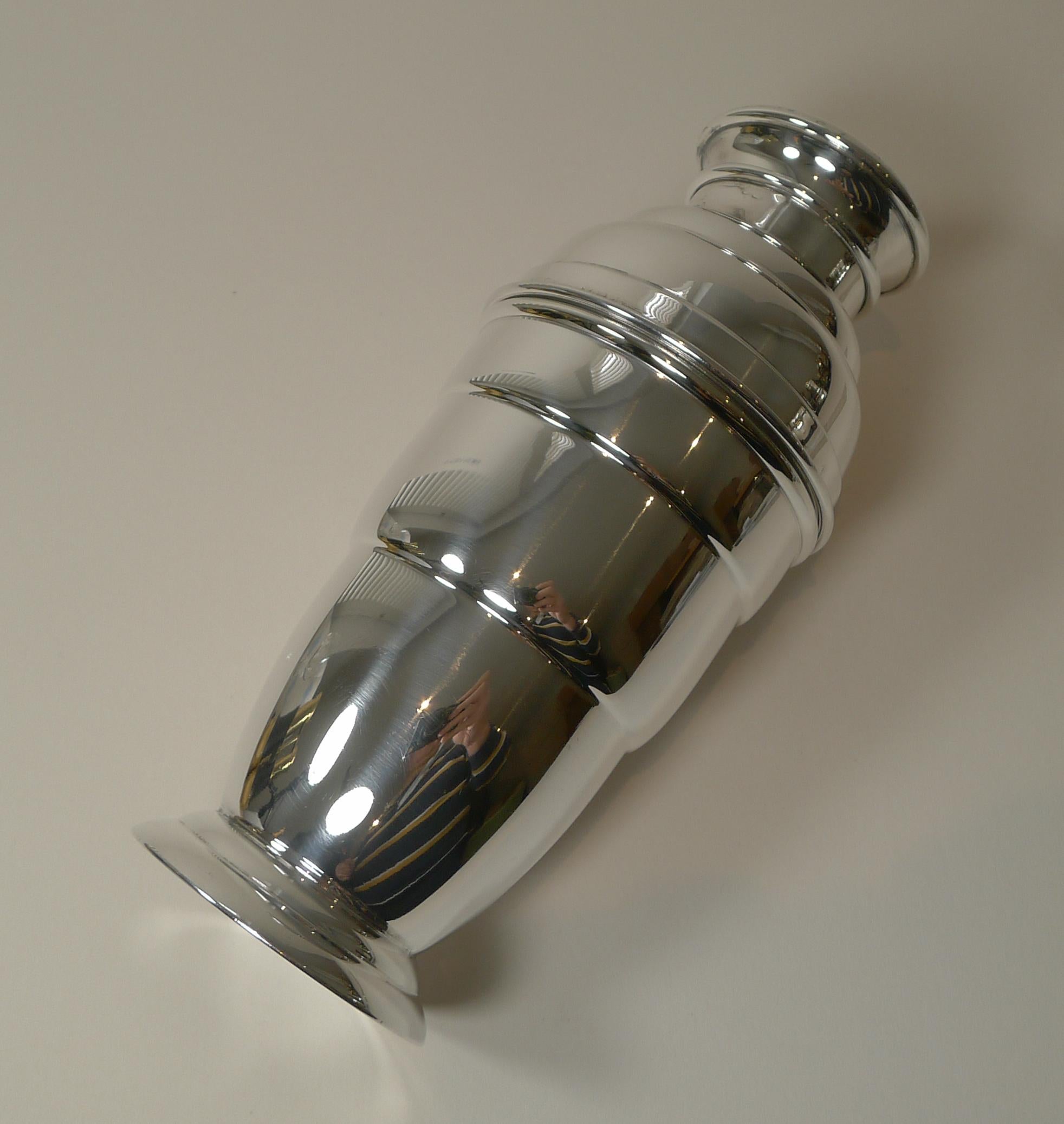 Mid-20th Century English Art Deco Cocktail Shaker c.1930, Silver Plate