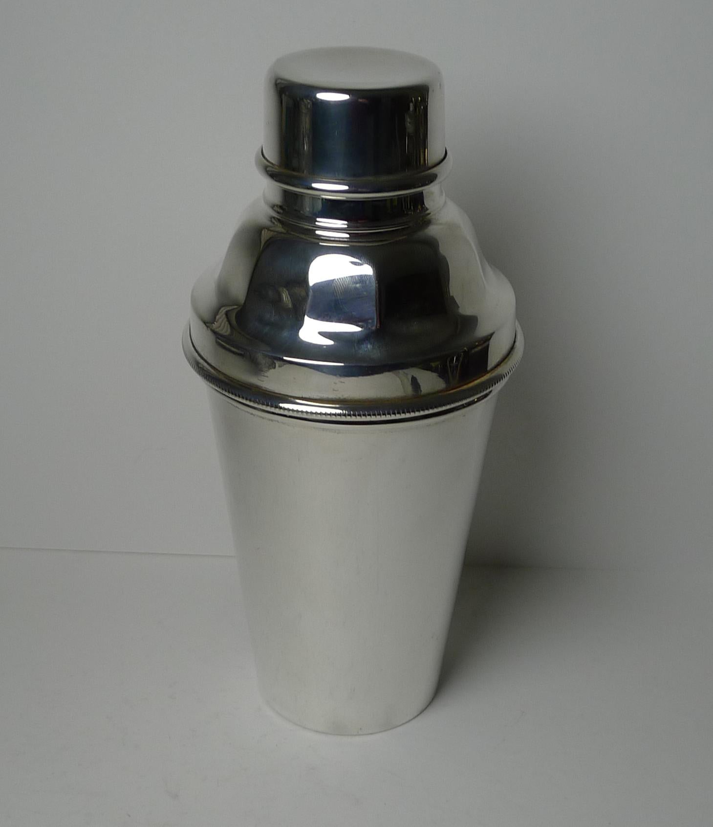 A very handsome English silver plated cocktail shaker, Art Deco in era, dating to circa 1940.

The top portion is unusual with faceted design. Inside of this top section is an integral Lemon Squeezer or Reamer; always highly sought-after.

Just