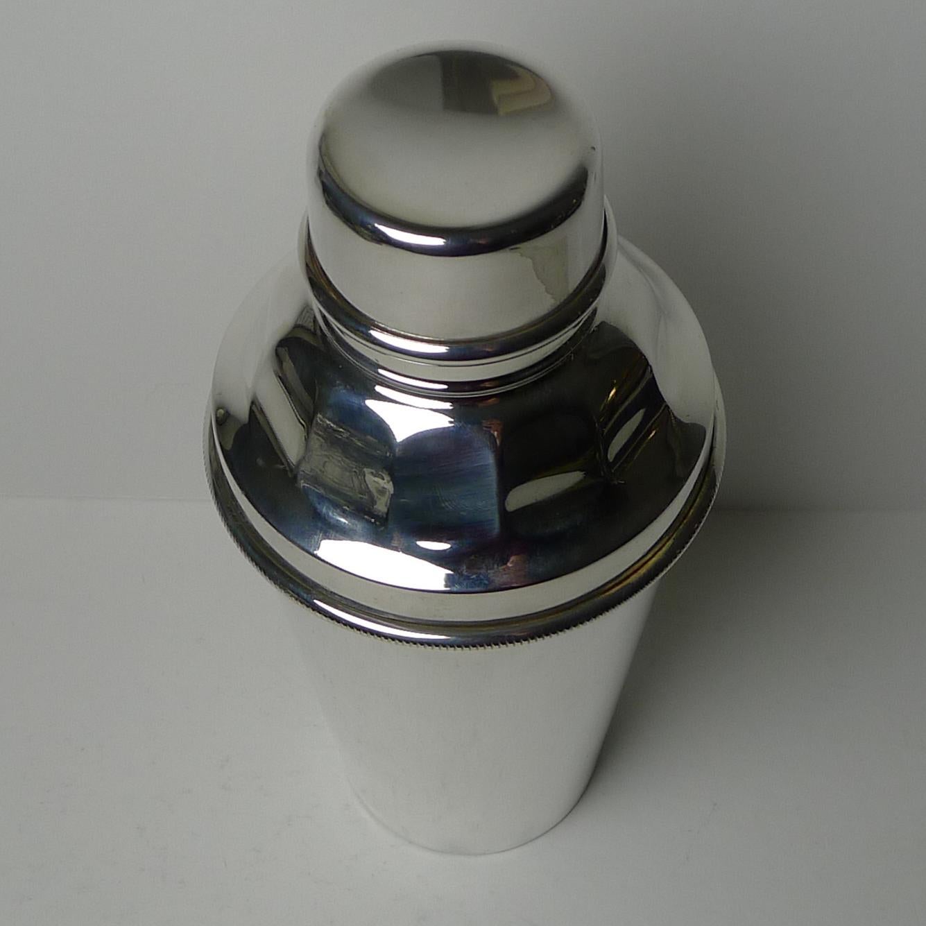 British English Art Deco Cocktail Shaker with Integral Lemon Squeezer, circa 1940 For Sale