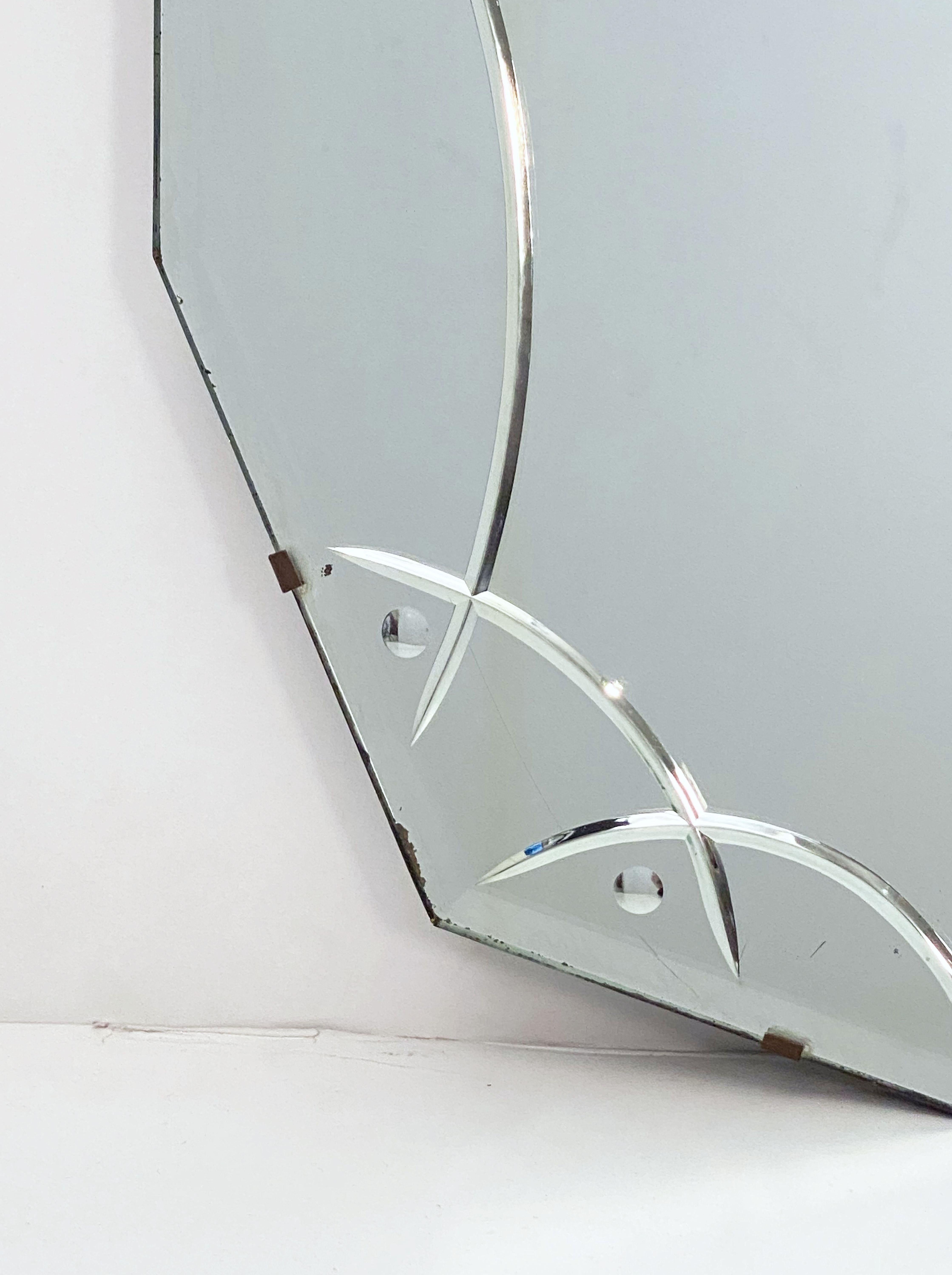English Art Deco Decagonal Oval Reverse-Cut Beveled Mirror (25 1/2 x 15 3/8) 2