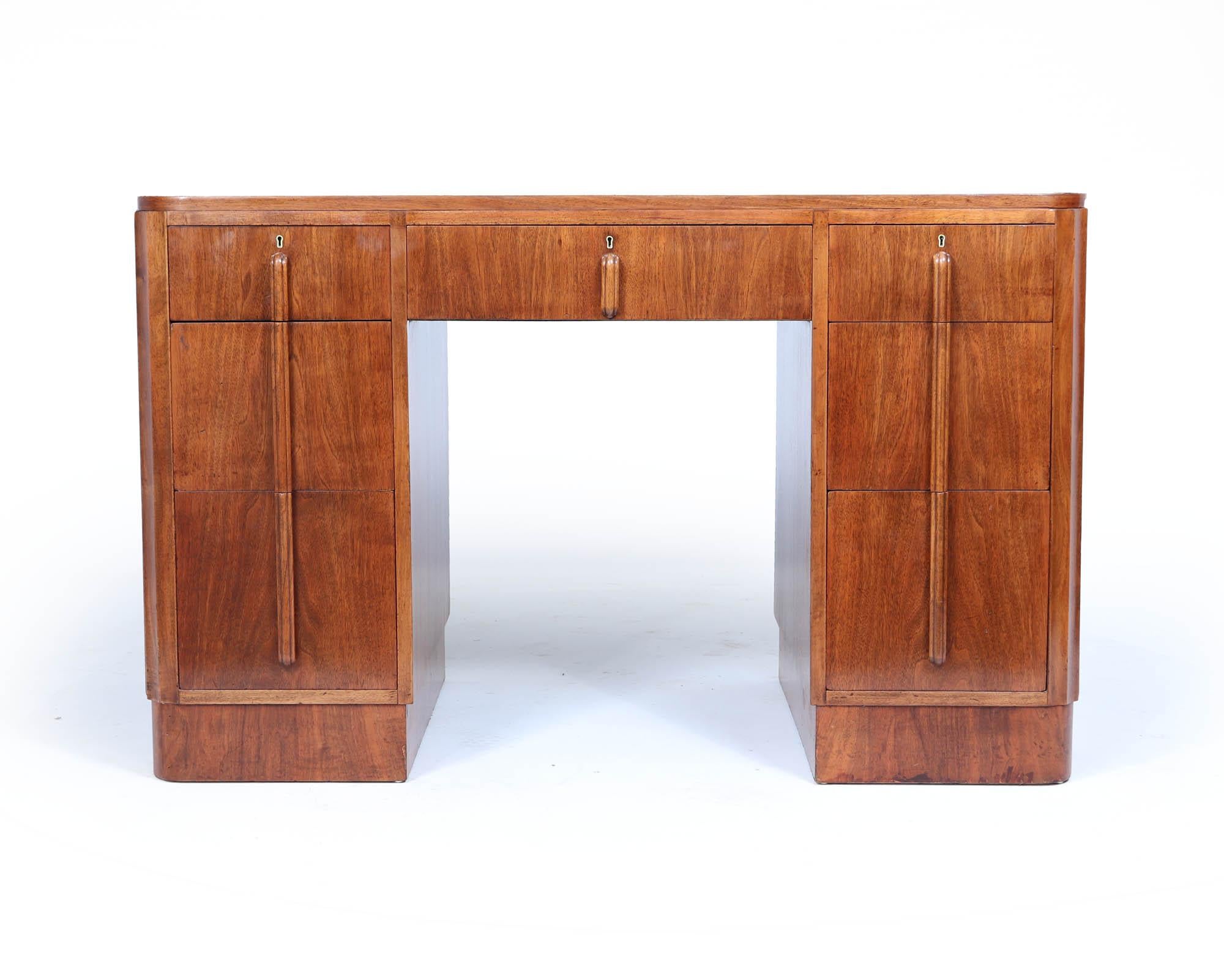 Englischer Art-Deco-Schreibtisch in Nussbaum (Art déco) im Angebot