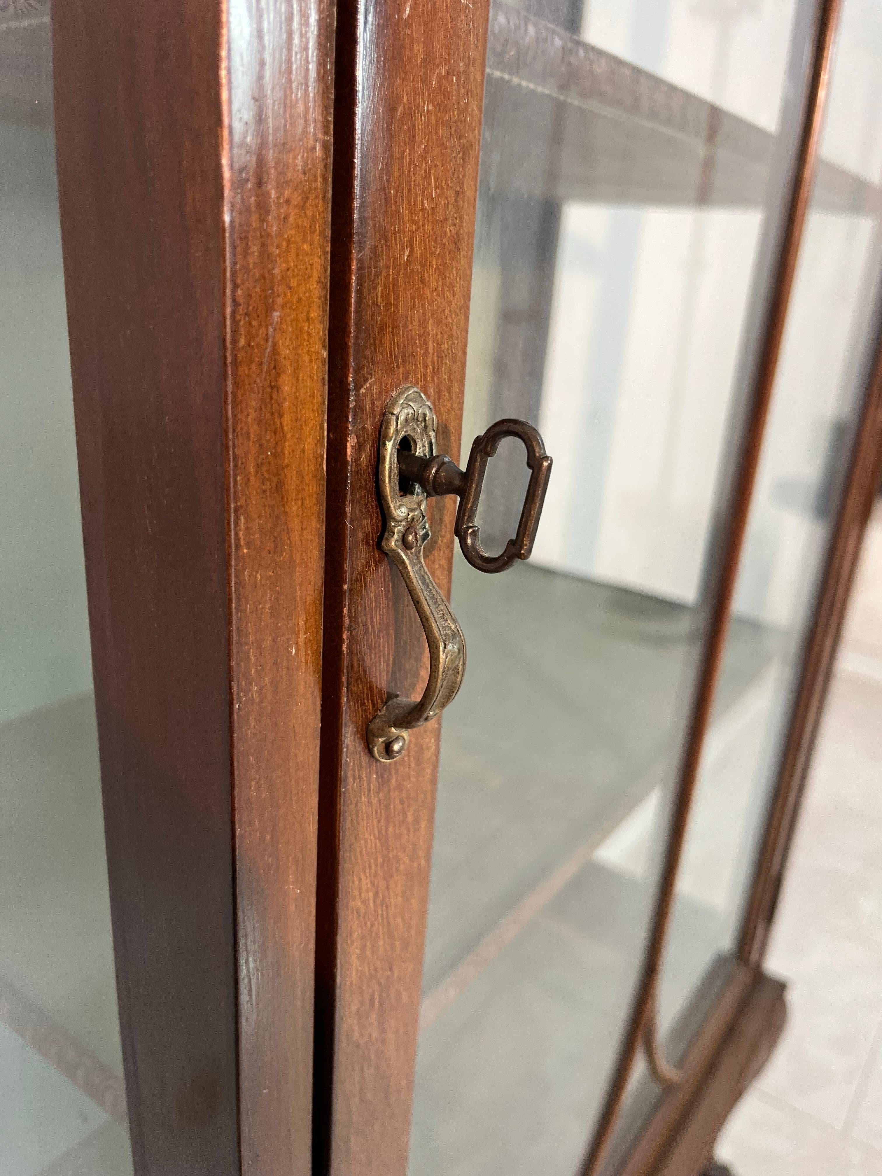 Englischer Art-Déco-Vitrinenschrank, 1930er Jahre (Mitte des 20. Jahrhunderts) im Angebot