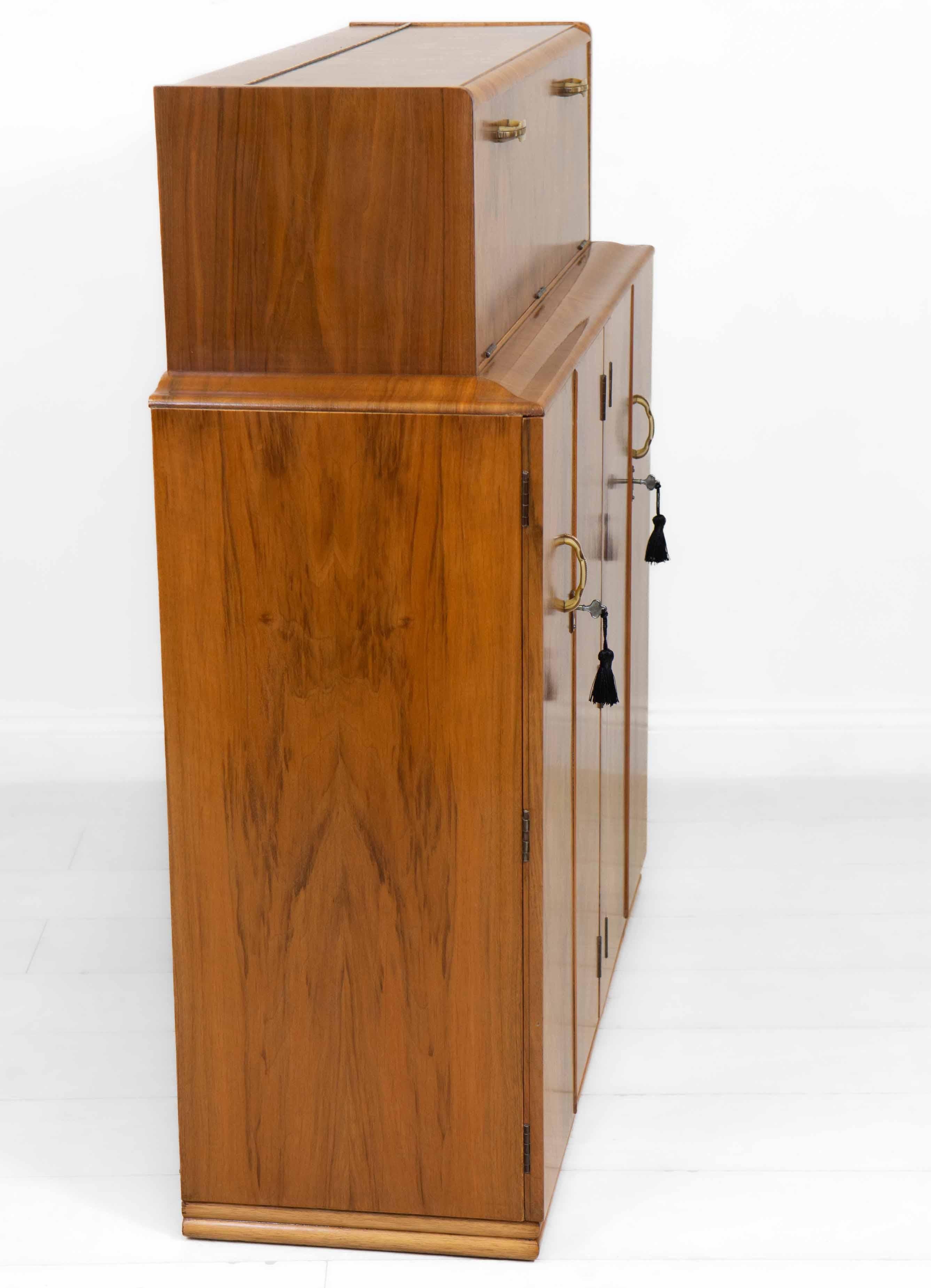 English Art Deco Figured Walnut Cocktail Cabinet Dry Bar In Good Condition In Norwich, GB