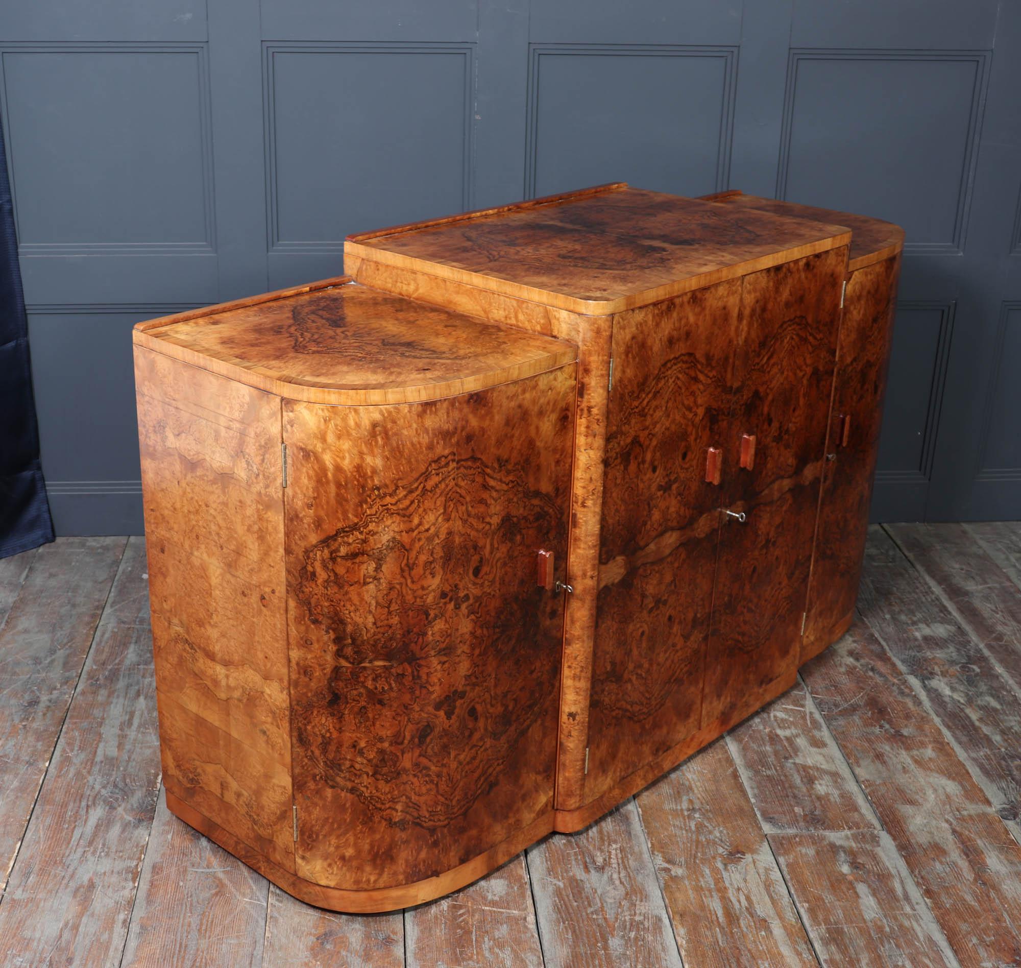 English Art Deco Figured Walnut Sideboard im Angebot 6