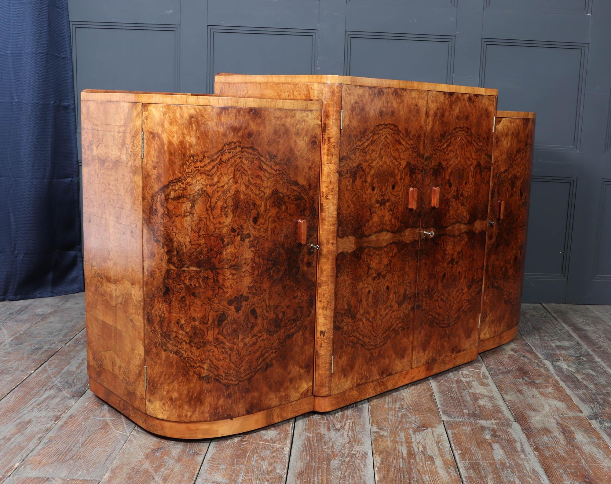 English Art Deco Figured Walnut Sideboard im Angebot 8