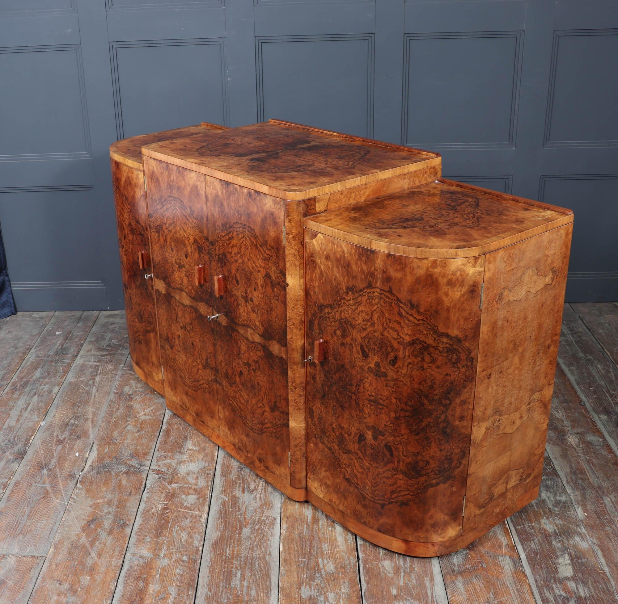 English Art Deco Figured Walnut Sideboard im Angebot 9