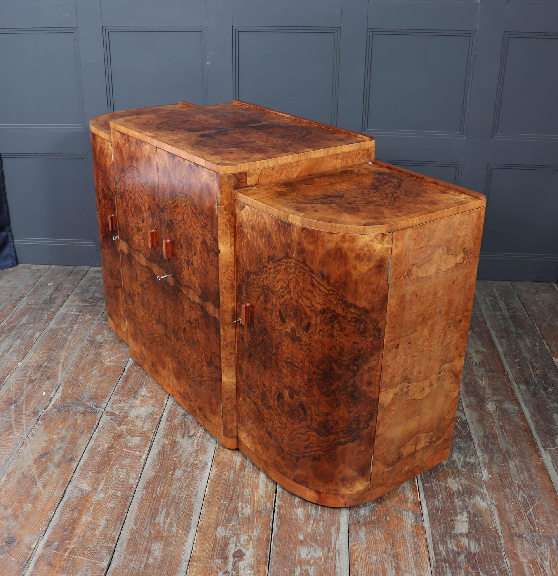 English Art Deco Figured Walnut Sideboard im Angebot 10