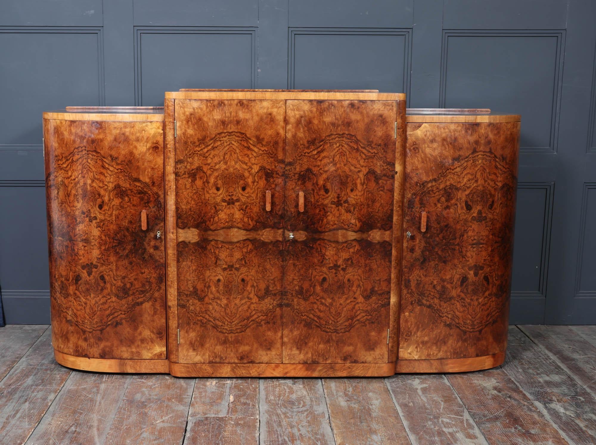English Art Deco Figured Walnut Sideboard im Zustand „Gut“ im Angebot in Paddock Wood Tonbridge, GB