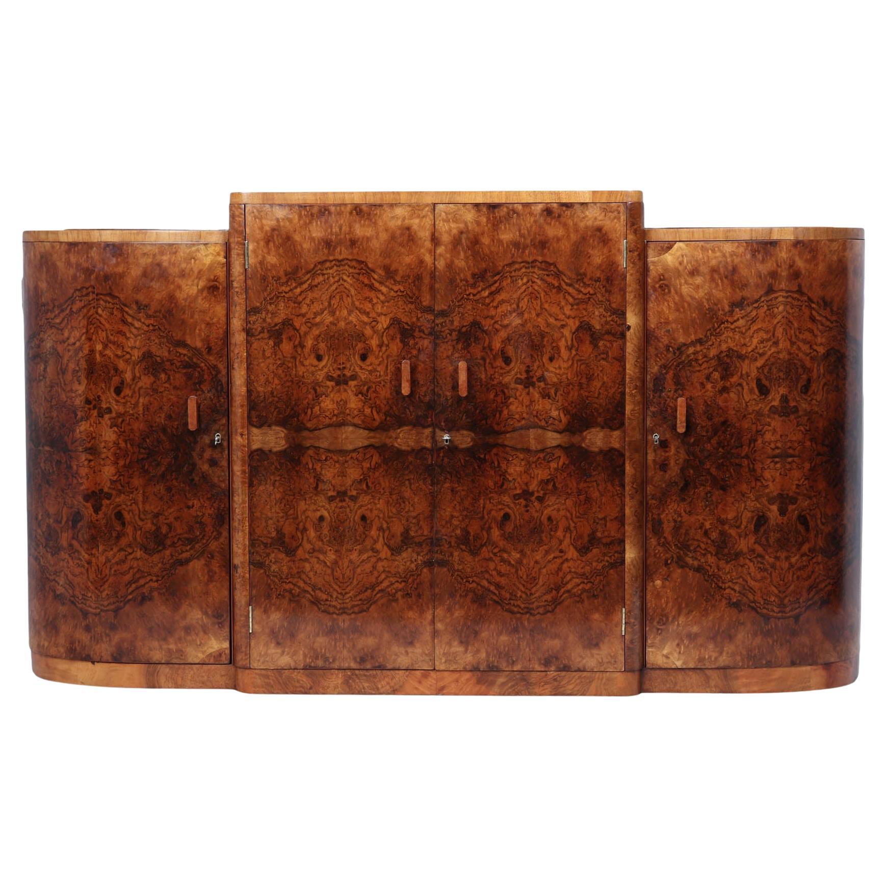 English Art Deco Figured Walnut Sideboard im Angebot