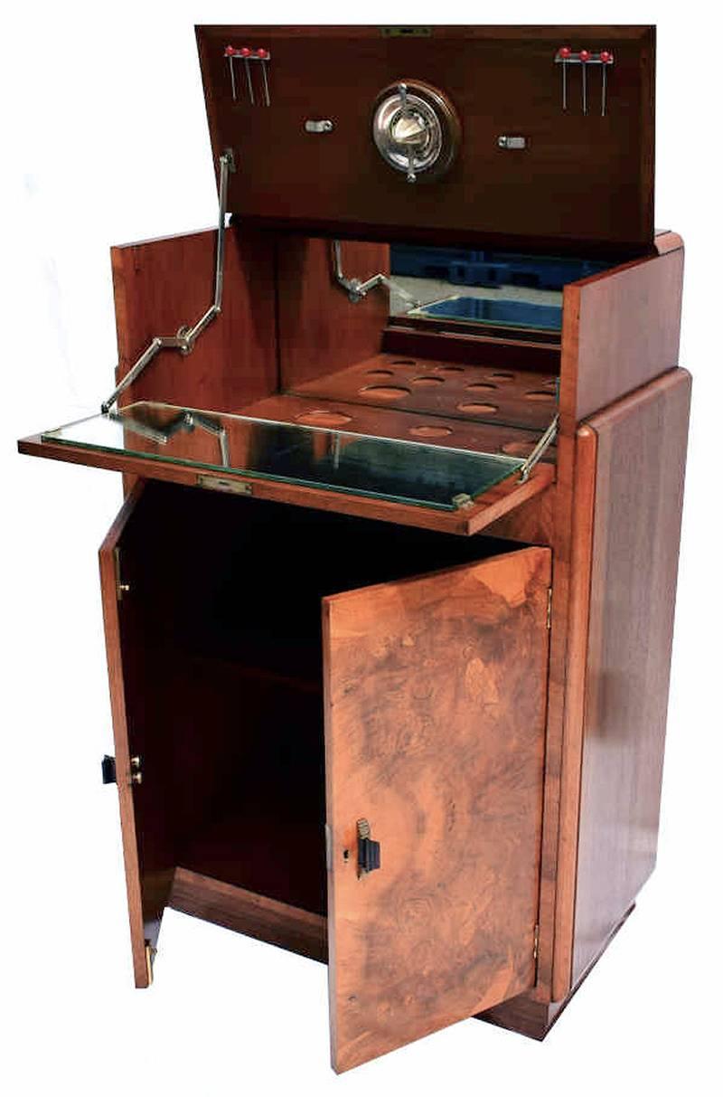 English Art Deco Fitted Burr Walnut Cocktail Cabinet or Dry Bar In Excellent Condition In Devon, England