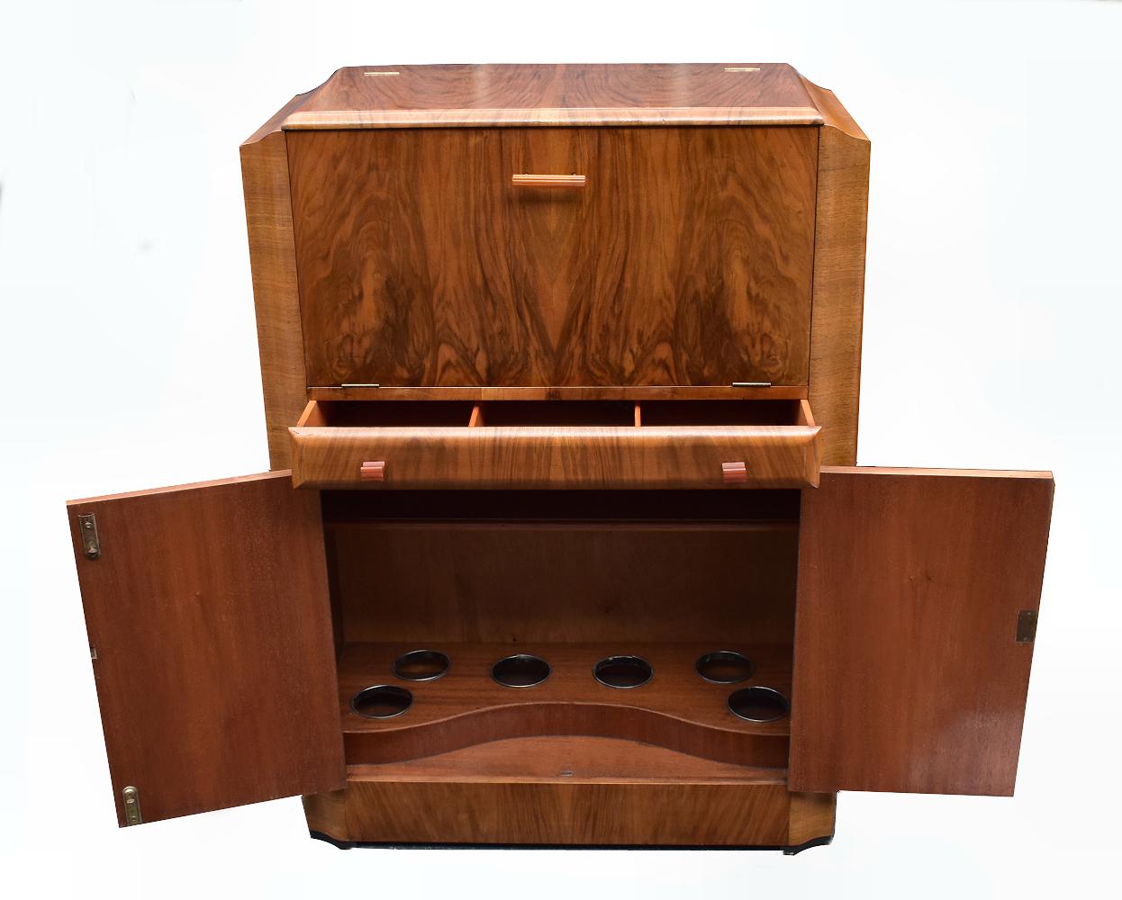 English Art Deco Fitted Burr Walnut Cocktail Cabinet or Dry Bar In Good Condition In Devon, England