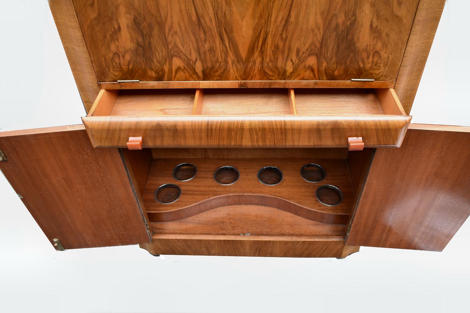 20th Century English Art Deco Fitted Burr Walnut Cocktail Cabinet or Dry Bar