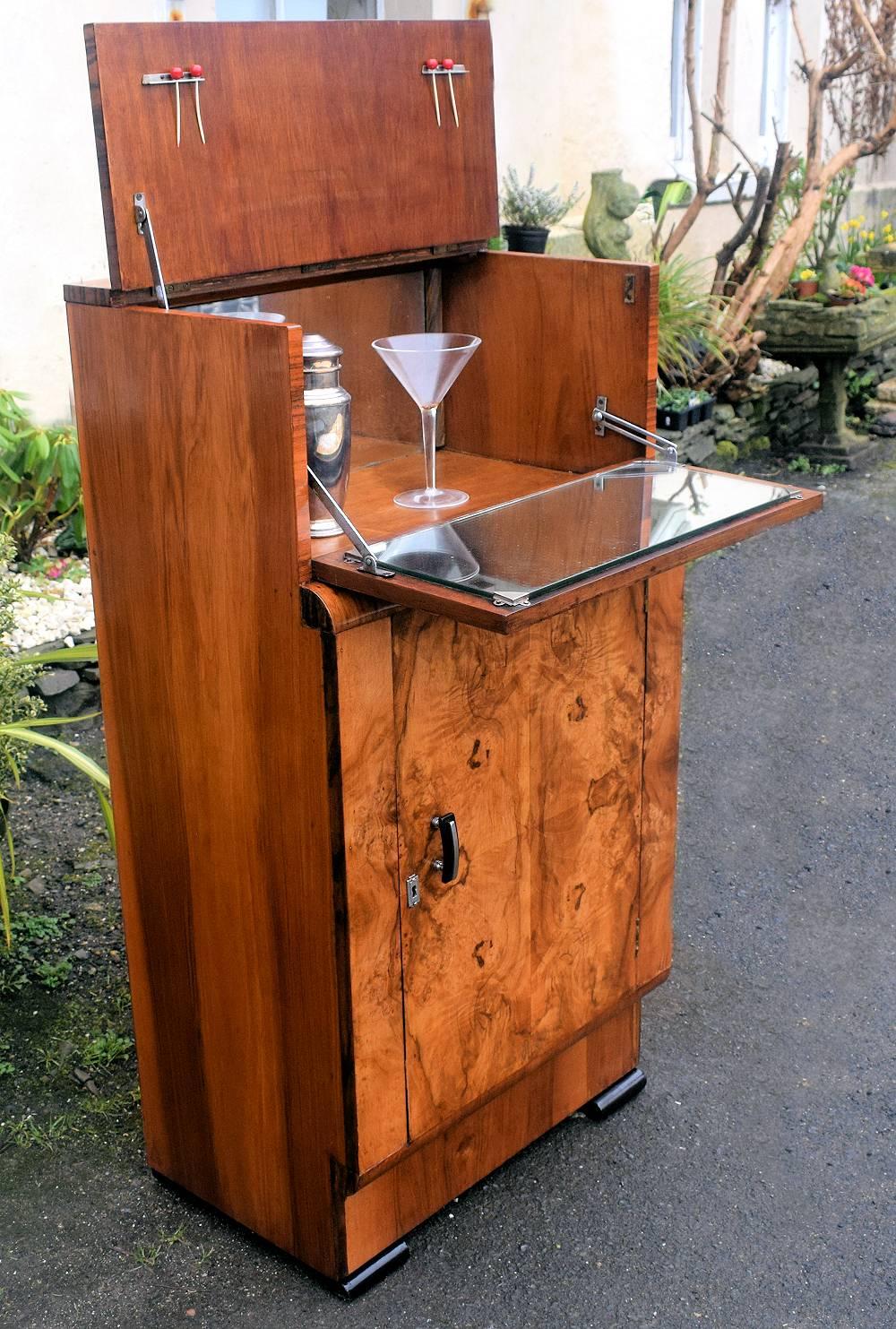 English Art Deco Fitted Burr Walnut Cocktail Cabinet or Dry Bar, Circa 1930